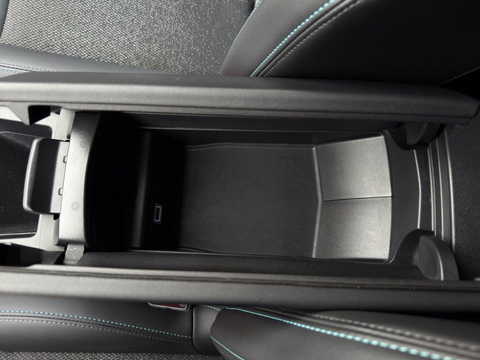 Fahrzeugabbildung Peugeot 308 SW GT Plug-In Hybrid*2. Hand*CarPlay*