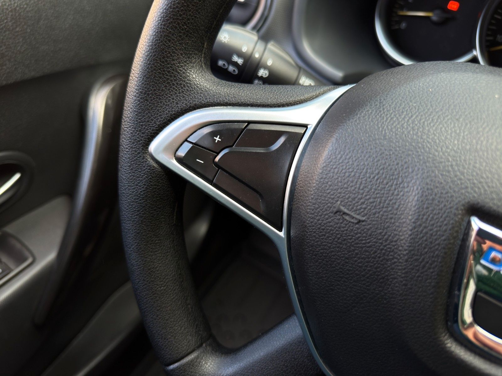 Fahrzeugabbildung Dacia Logan MCV II Kombi *1. Hand*Bluetooth*