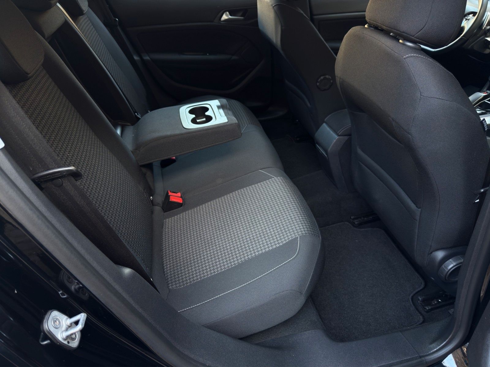 Fahrzeugabbildung Peugeot 308 SW Active Business *.1.Hand*CarPlay*