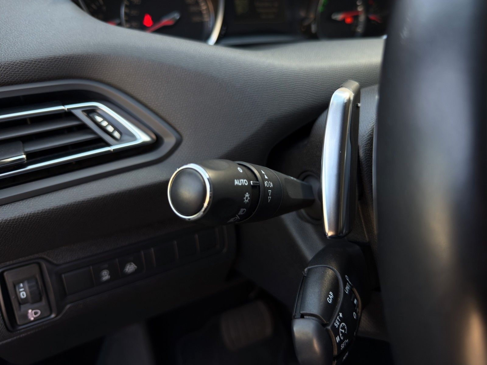Fahrzeugabbildung Peugeot 308 SW Active Business *.1.Hand*CarPlay*