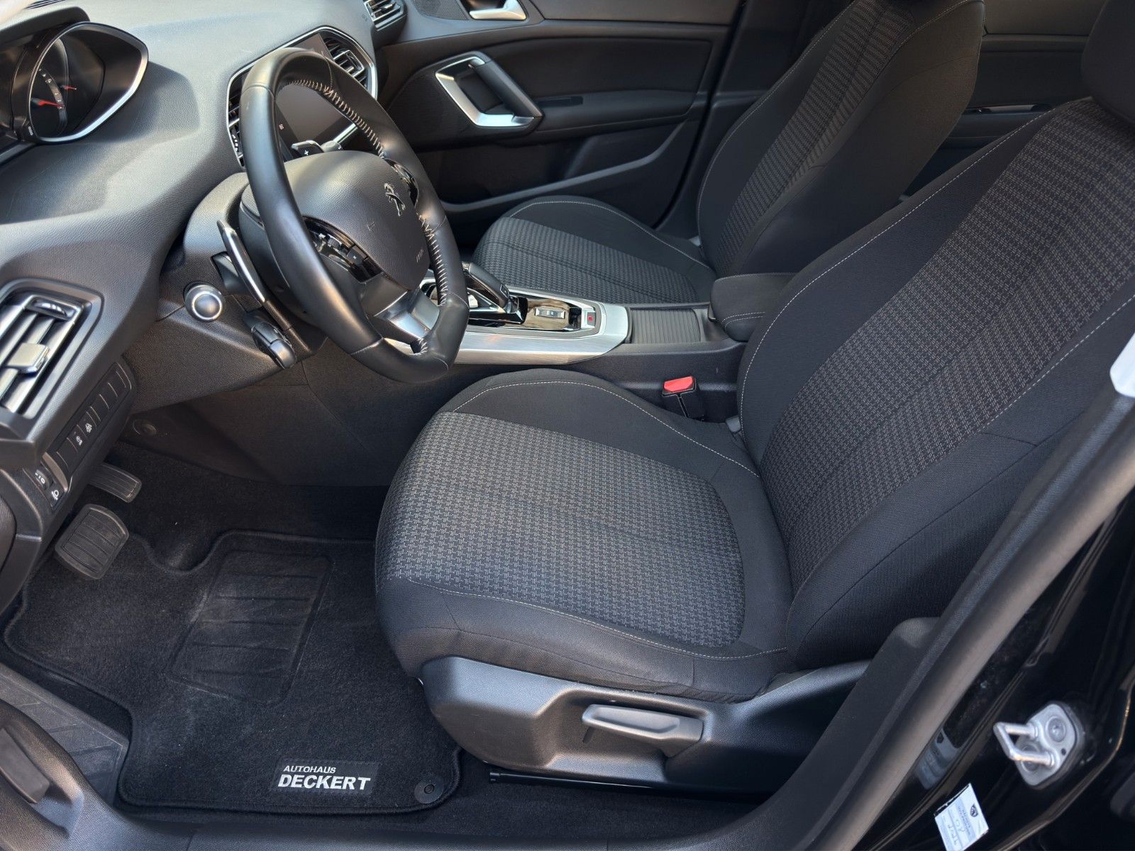 Fahrzeugabbildung Peugeot 308 SW Active Business *.1.Hand*CarPlay*