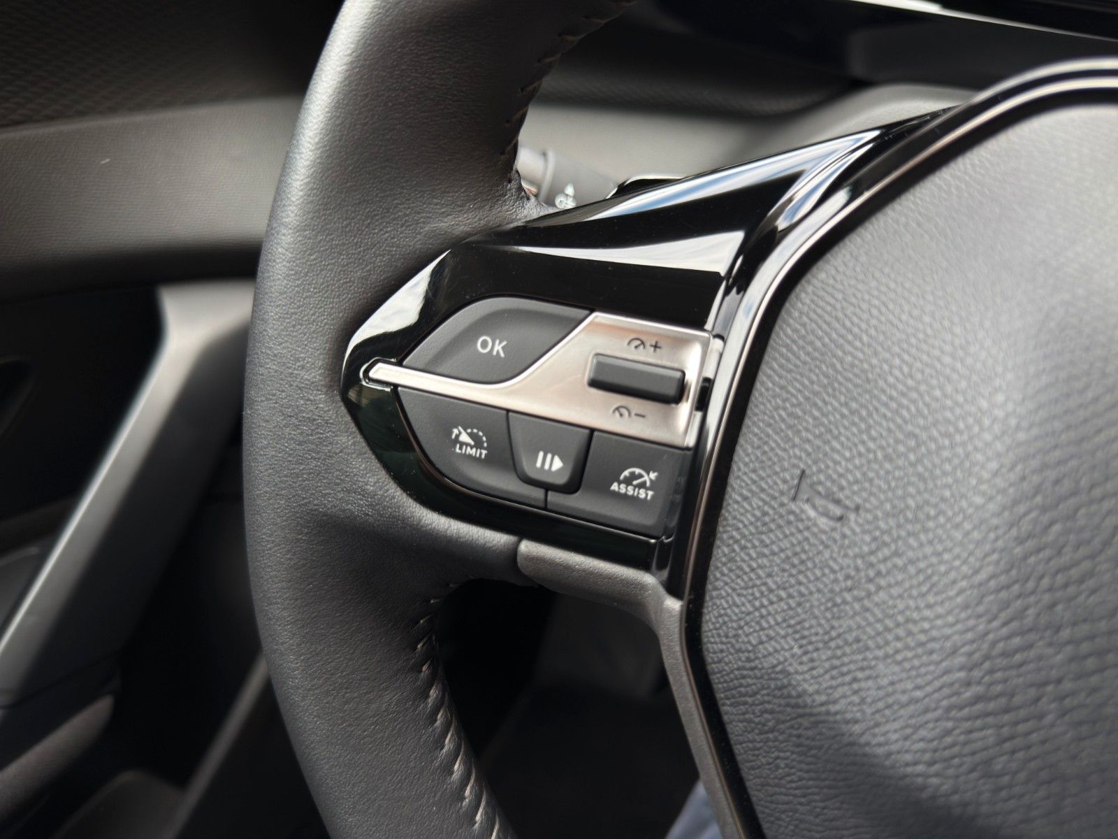 Fahrzeugabbildung Peugeot 308 BlueHDi Active Pack *1.Hand*CarPlay*