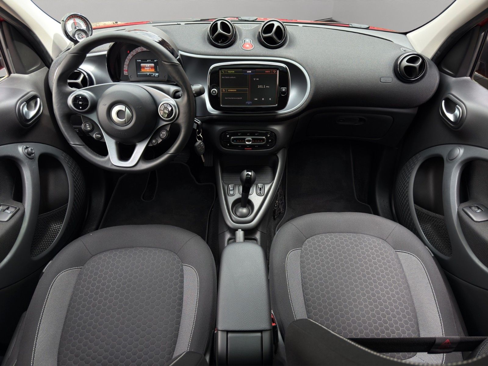 Fahrzeugabbildung Smart ForFour EQ *1.Hand*Plus-Paket mit CarPlay*