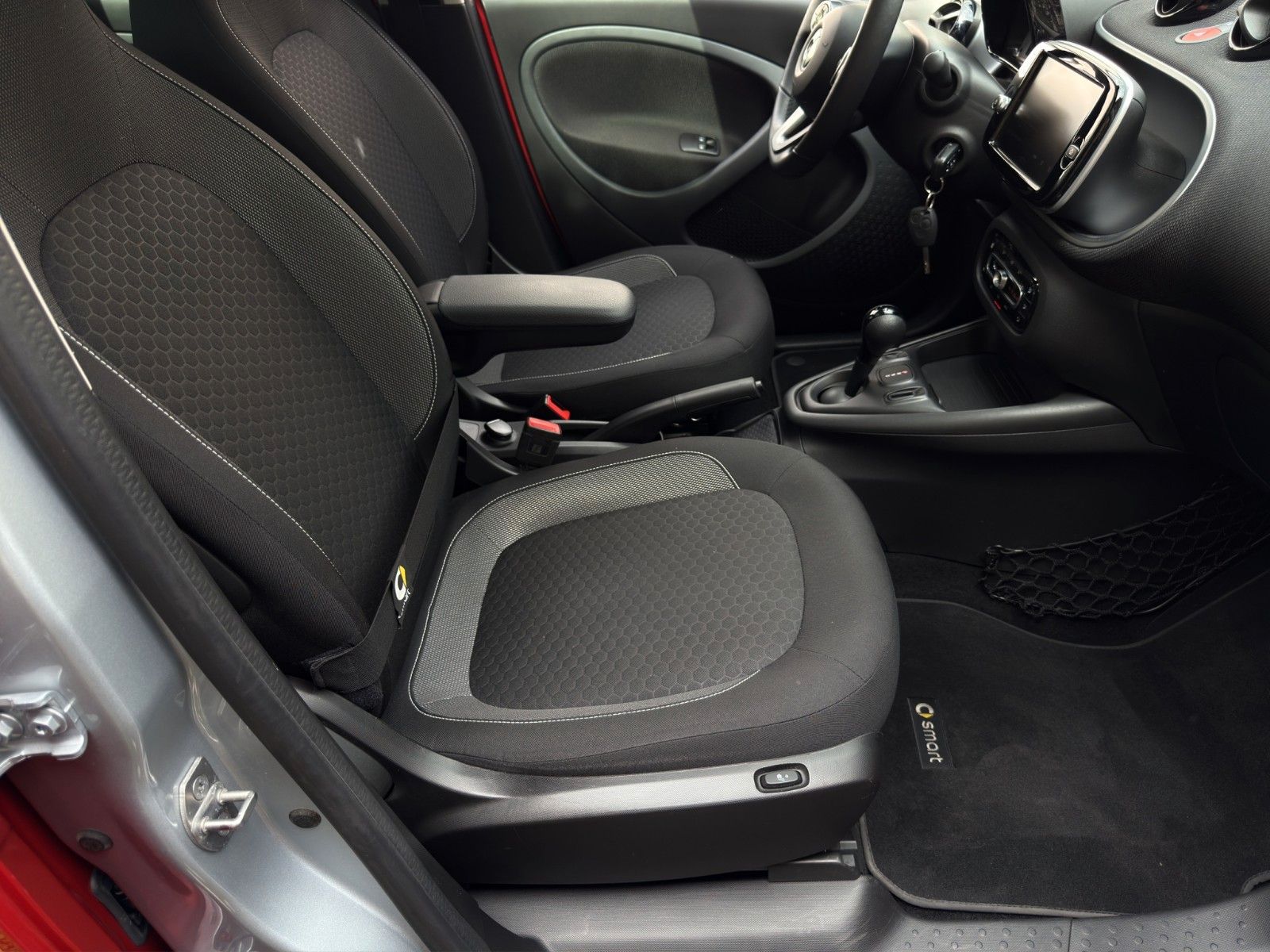 Fahrzeugabbildung Smart ForFour EQ *1.Hand*Plus-Paket mit CarPlay*