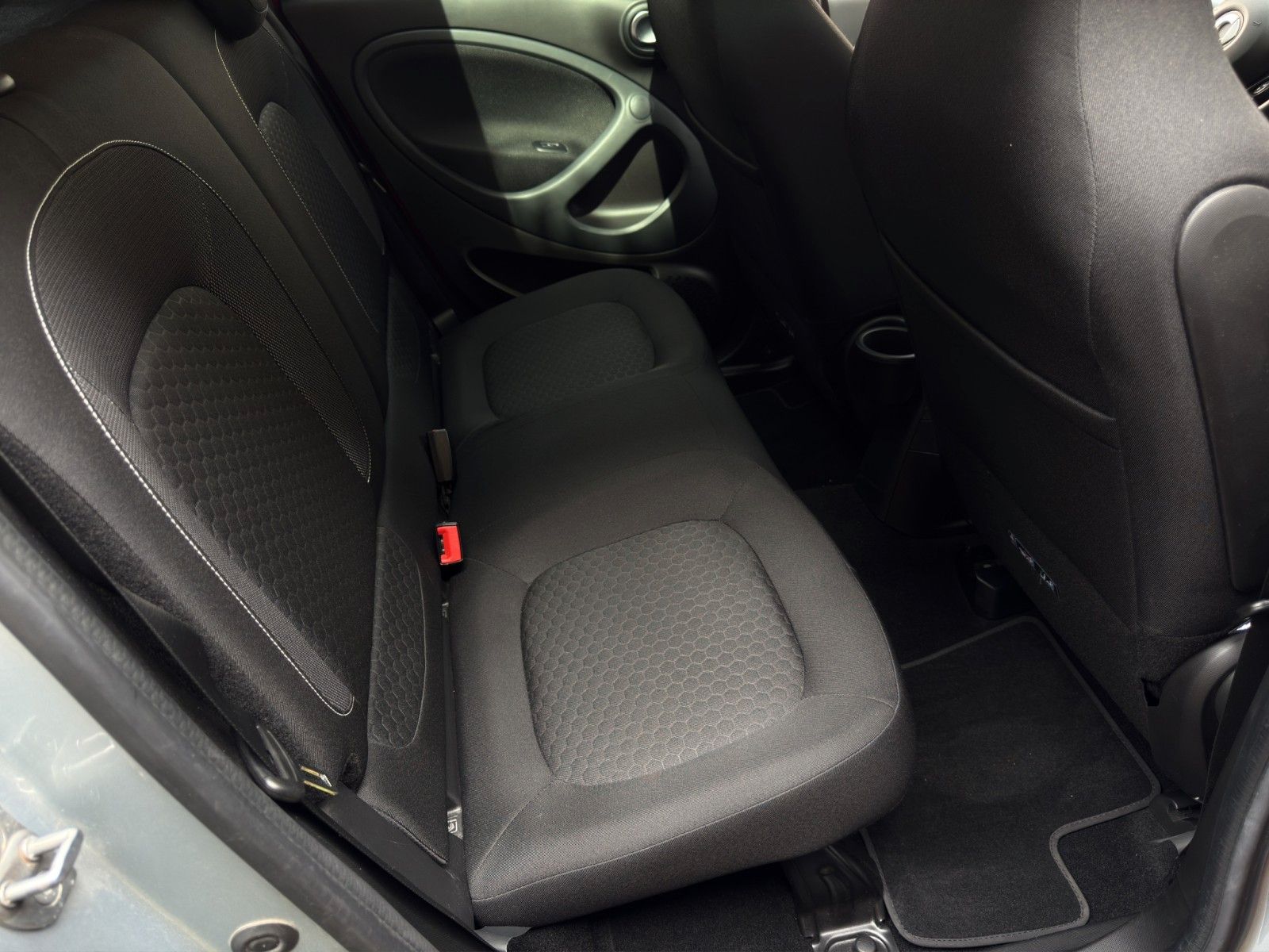 Fahrzeugabbildung Smart ForFour EQ *1.Hand*Plus-Paket mit CarPlay*