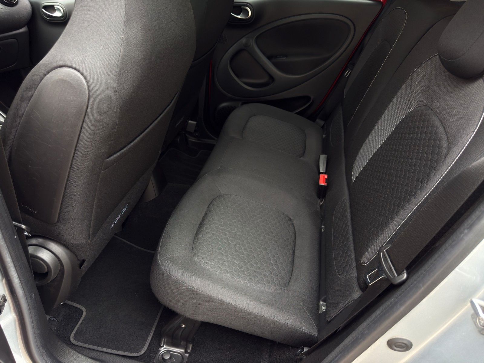 Fahrzeugabbildung Smart ForFour EQ *1.Hand*Plus-Paket mit CarPlay*