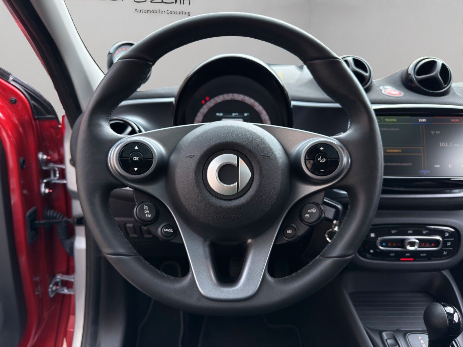 Fahrzeugabbildung Smart ForFour EQ *1.Hand*Plus-Paket mit CarPlay*