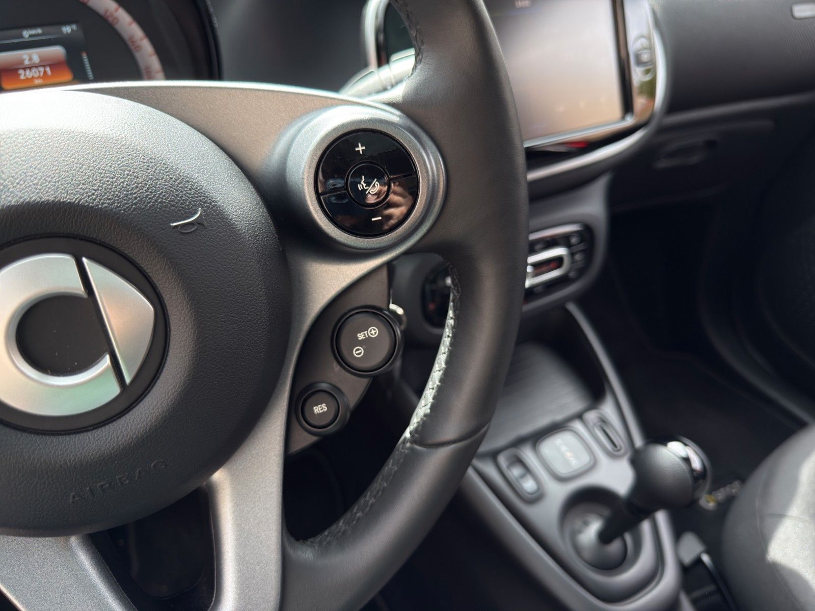 Fahrzeugabbildung Smart ForFour EQ *1.Hand*Plus-Paket mit CarPlay*