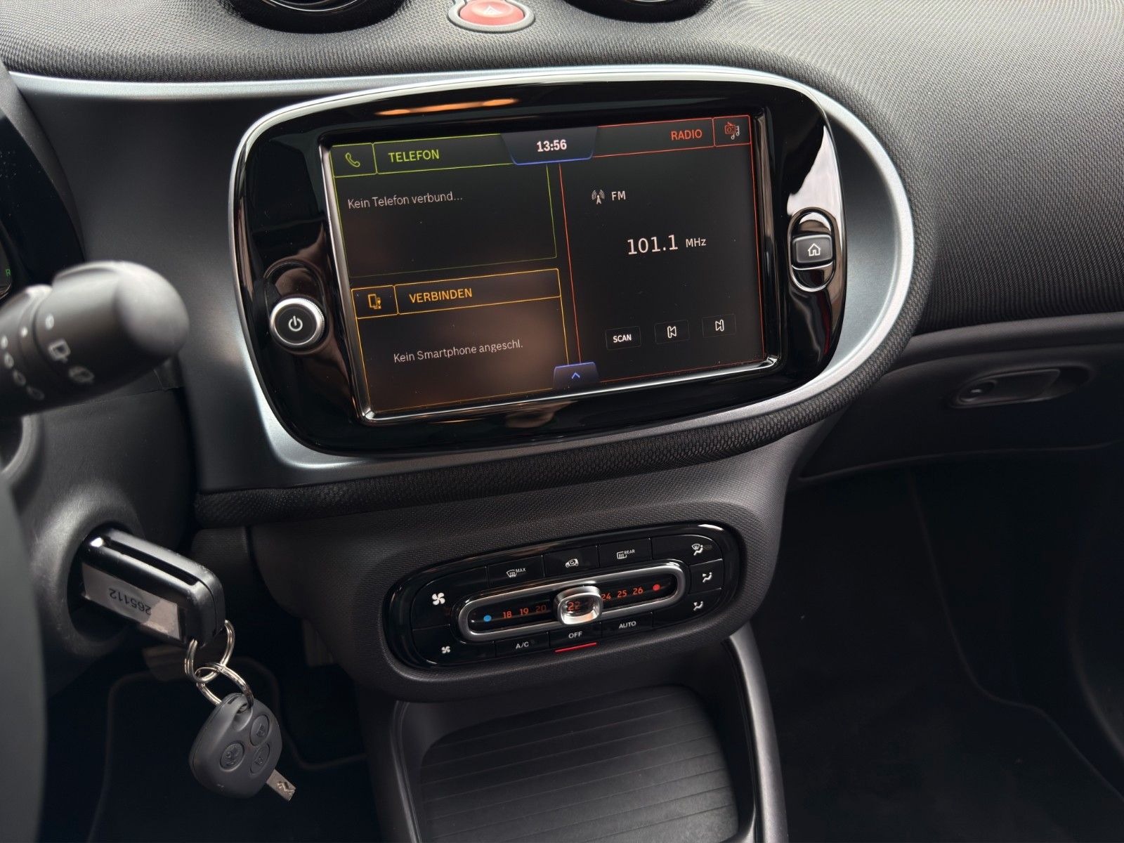 Fahrzeugabbildung Smart ForFour EQ *1.Hand*Plus-Paket mit CarPlay*
