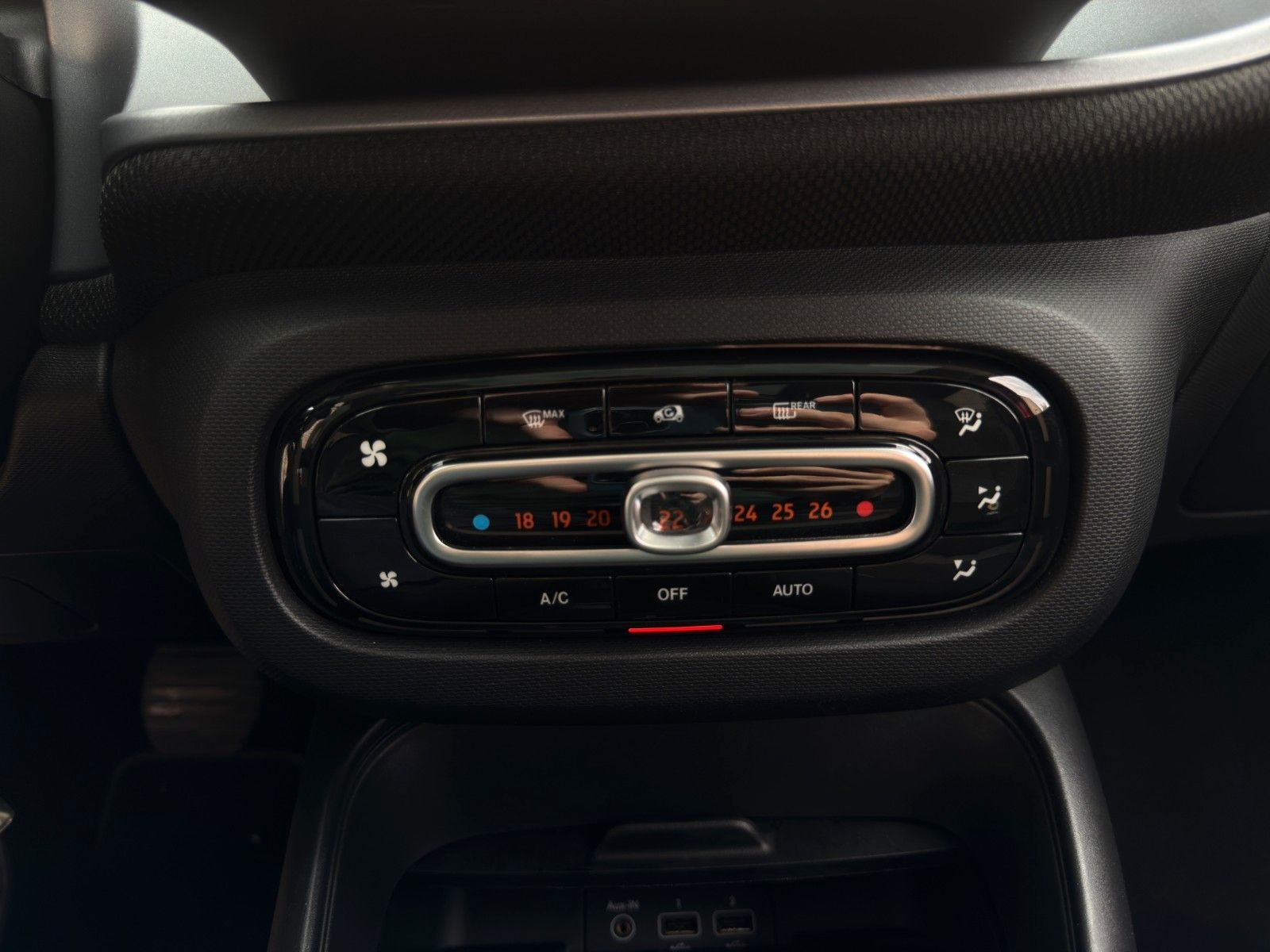Fahrzeugabbildung Smart ForFour EQ *1.Hand*Plus-Paket mit CarPlay*