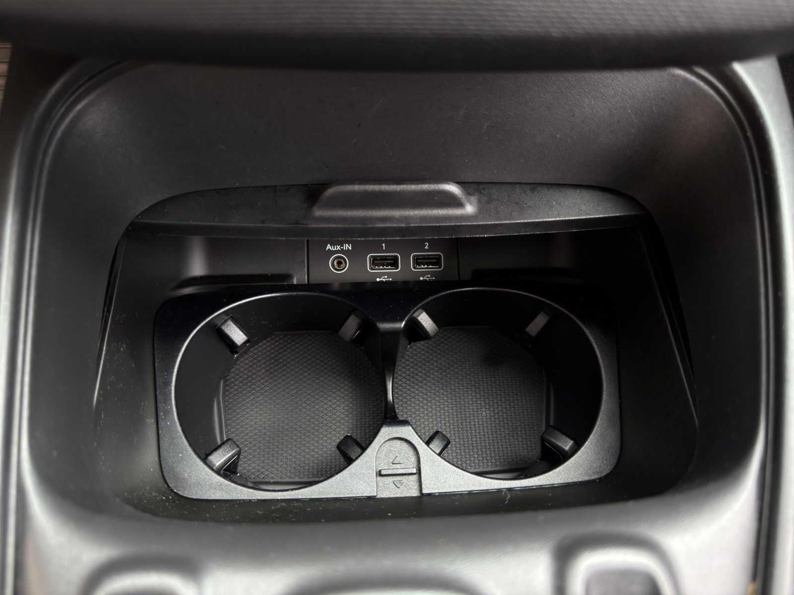 Fahrzeugabbildung Smart ForFour EQ *1.Hand*Plus-Paket mit CarPlay*