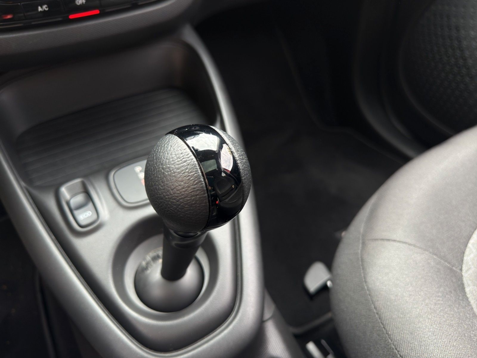 Fahrzeugabbildung Smart ForFour EQ *1.Hand*Plus-Paket mit CarPlay*