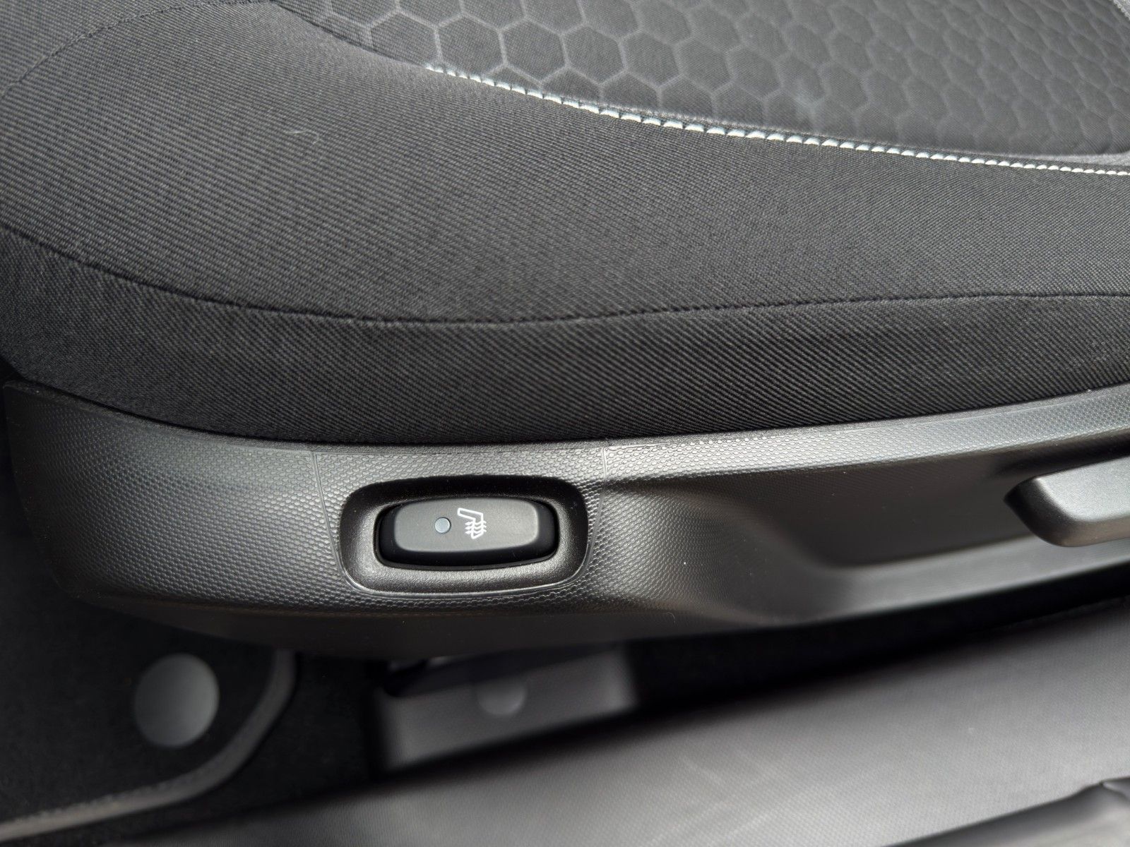 Fahrzeugabbildung Smart ForFour EQ *1.Hand*Plus-Paket mit CarPlay*