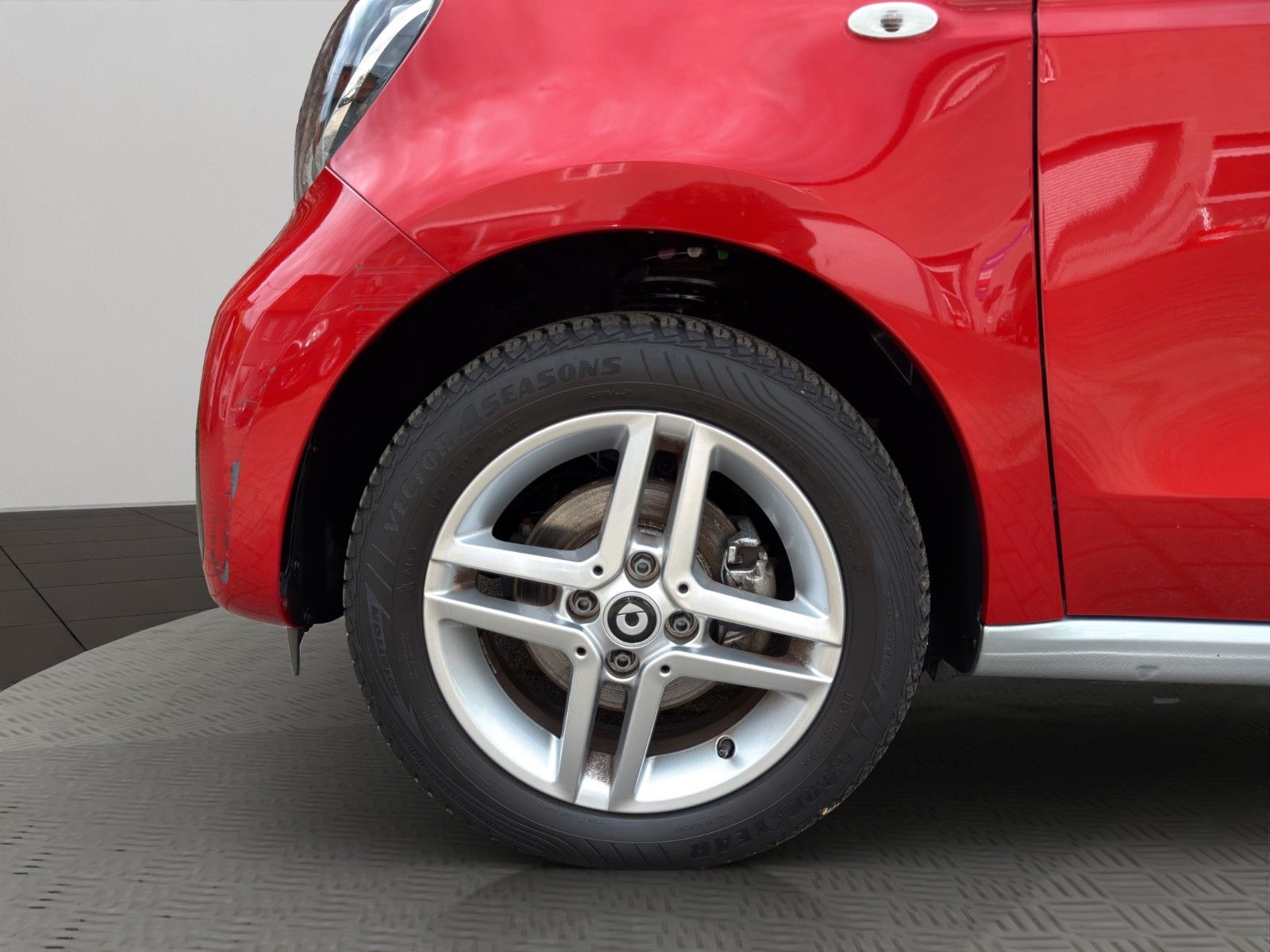 Fahrzeugabbildung Smart ForFour EQ *1.Hand*Plus-Paket mit CarPlay*