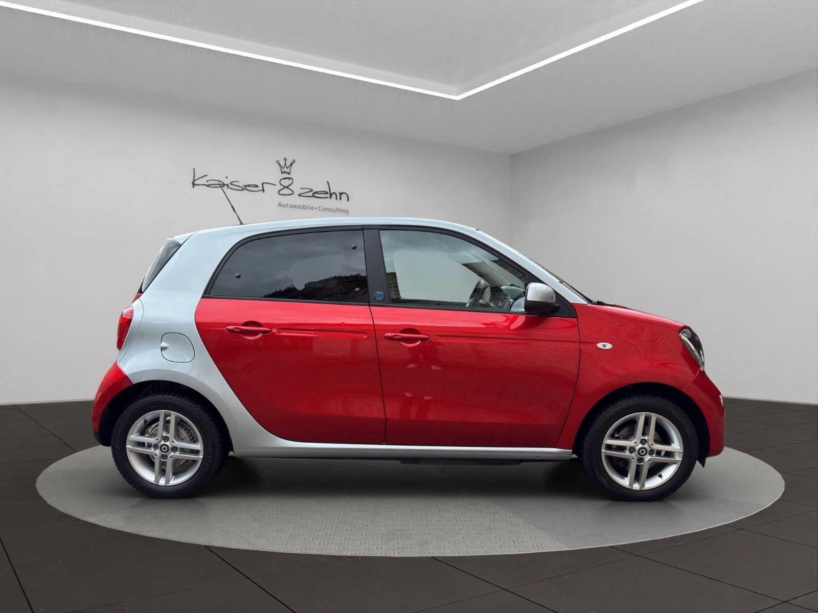 Fahrzeugabbildung Smart ForFour EQ *1.Hand*Plus-Paket mit CarPlay*