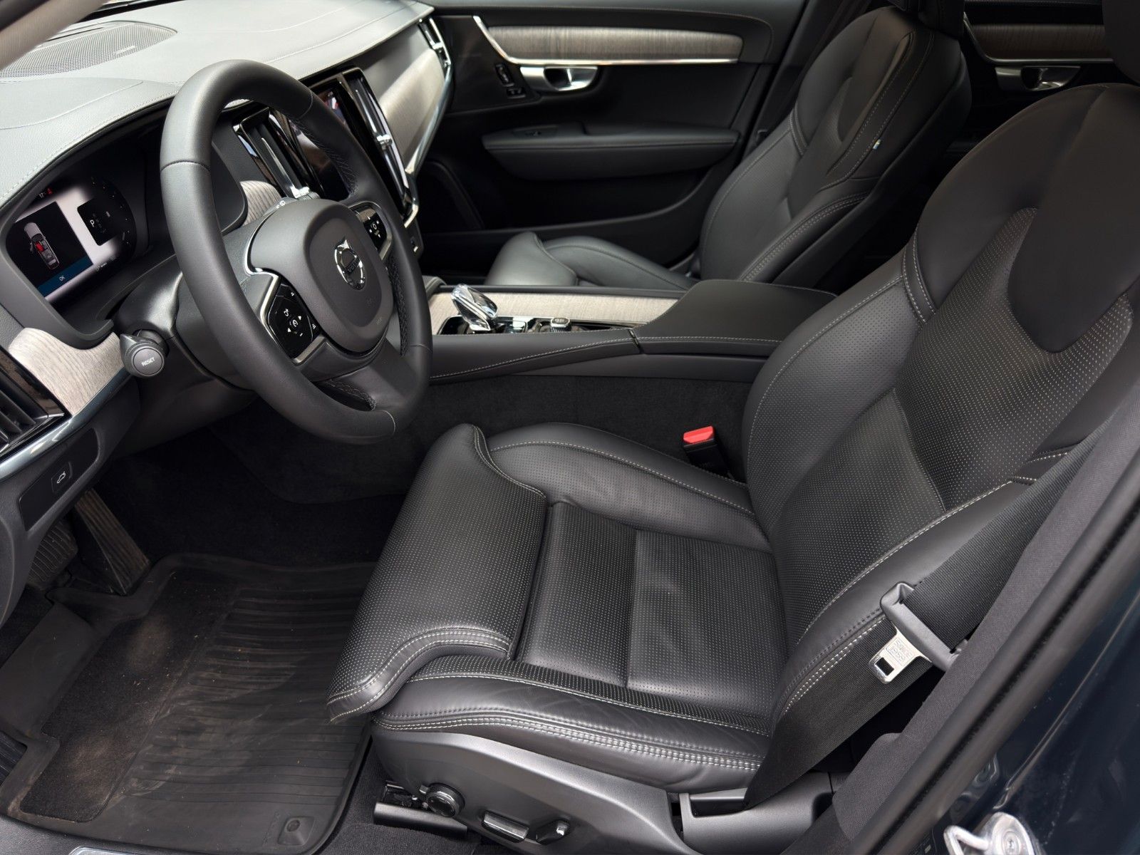 Fahrzeugabbildung Volvo V90 Cross Country Ultimate AWD*CarPlay*AHK*