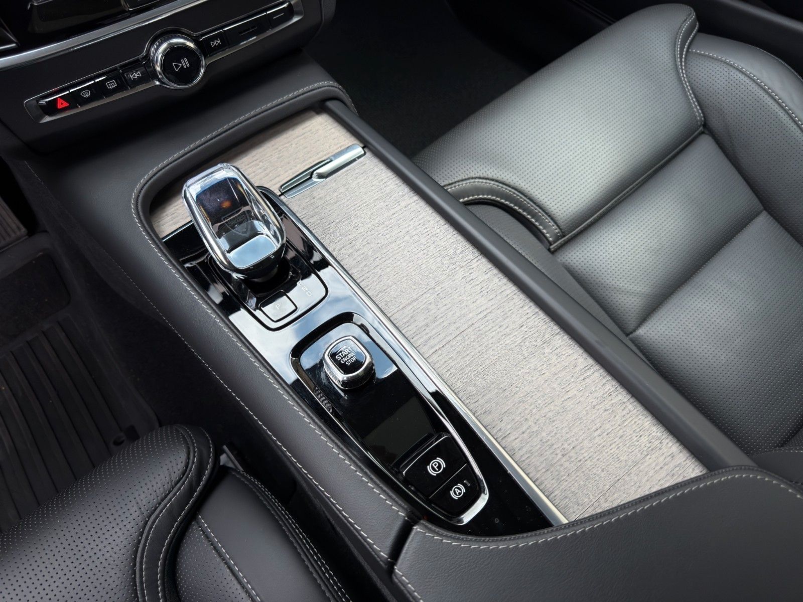 Fahrzeugabbildung Volvo V90 Cross Country Ultimate AWD*CarPlay*AHK*