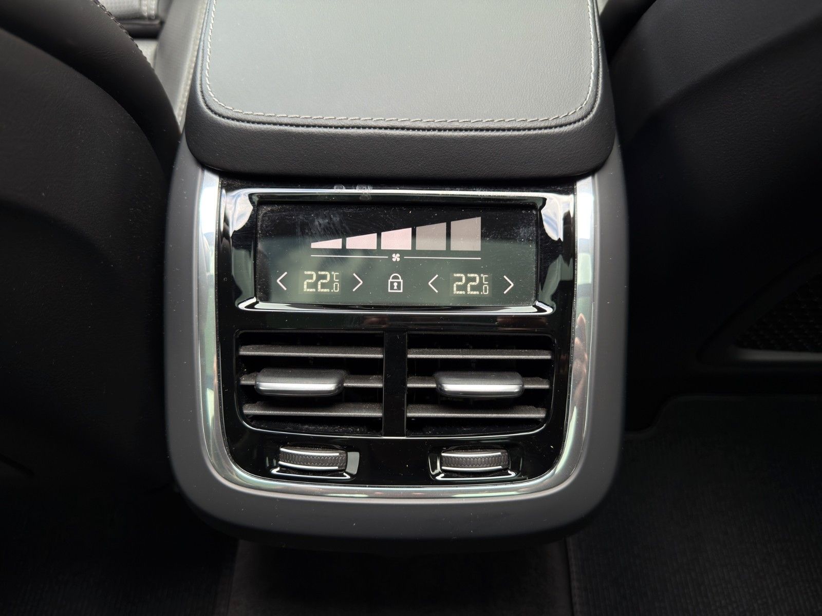 Fahrzeugabbildung Volvo V90 Cross Country Ultimate AWD*CarPlay*AHK*
