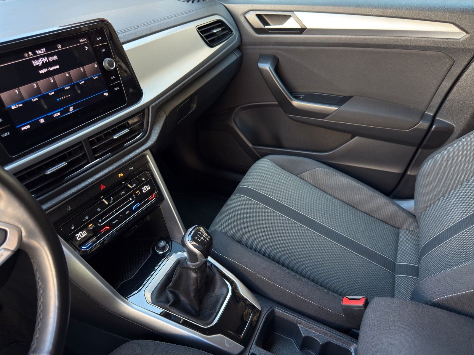 Fahrzeugabbildung Volkswagen T-Roc Life 1.0 TSI *2.Hand*CarPlay*