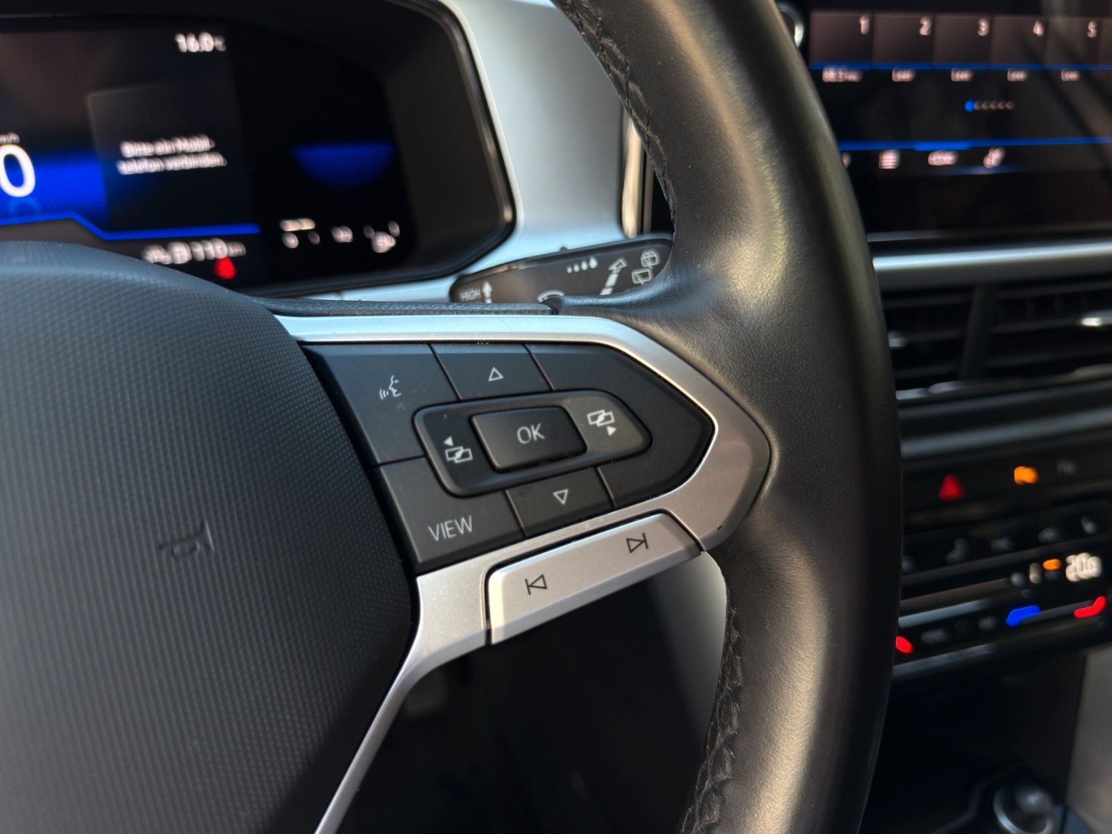 Fahrzeugabbildung Volkswagen T-Roc Life 1.0 TSI *2.Hand*CarPlay*