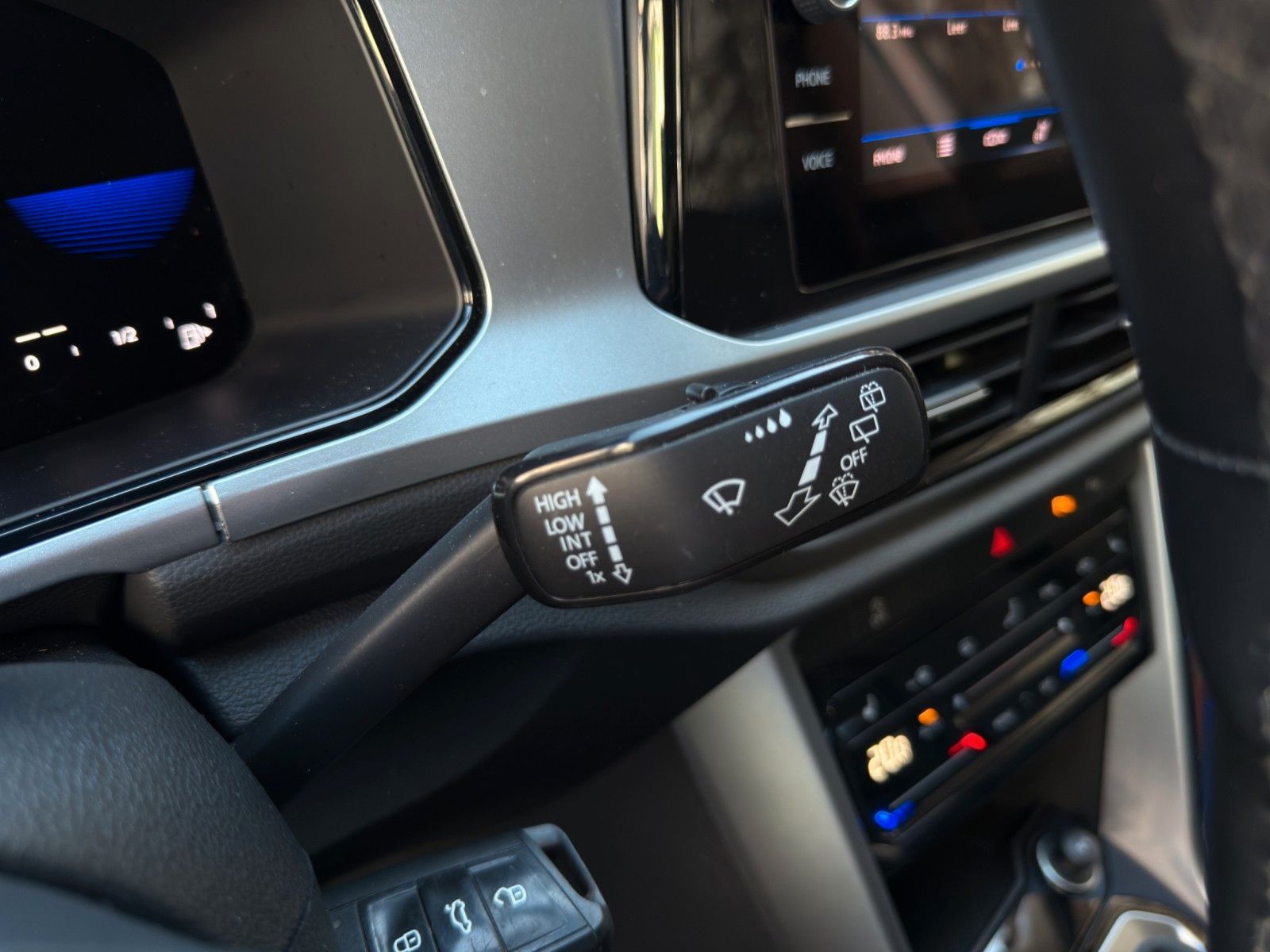 Fahrzeugabbildung Volkswagen T-Roc Life 1.0 TSI *2.Hand*CarPlay*