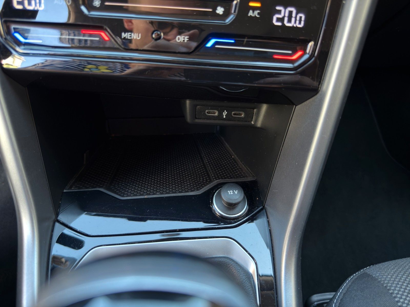 Fahrzeugabbildung Volkswagen T-Roc Life 1.0 TSI *2.Hand*CarPlay*
