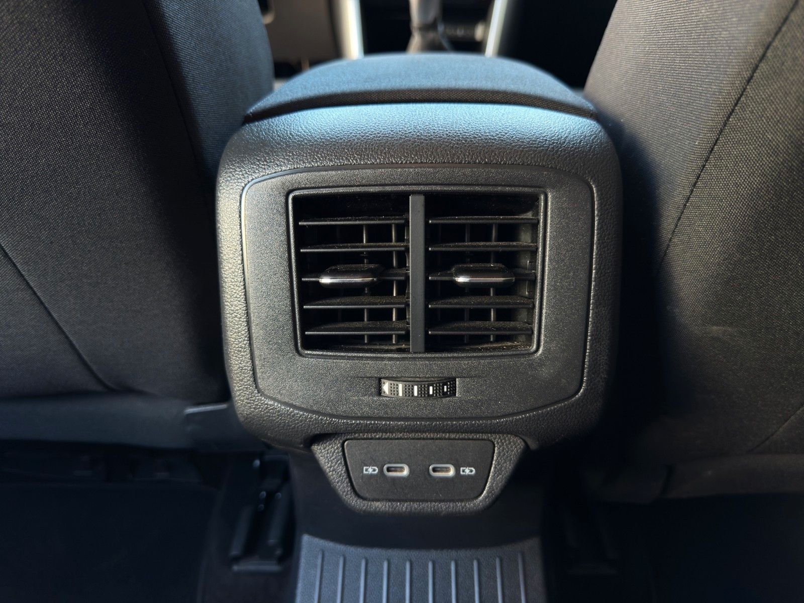 Fahrzeugabbildung Volkswagen T-Roc Life 1.0 TSI *2.Hand*CarPlay*