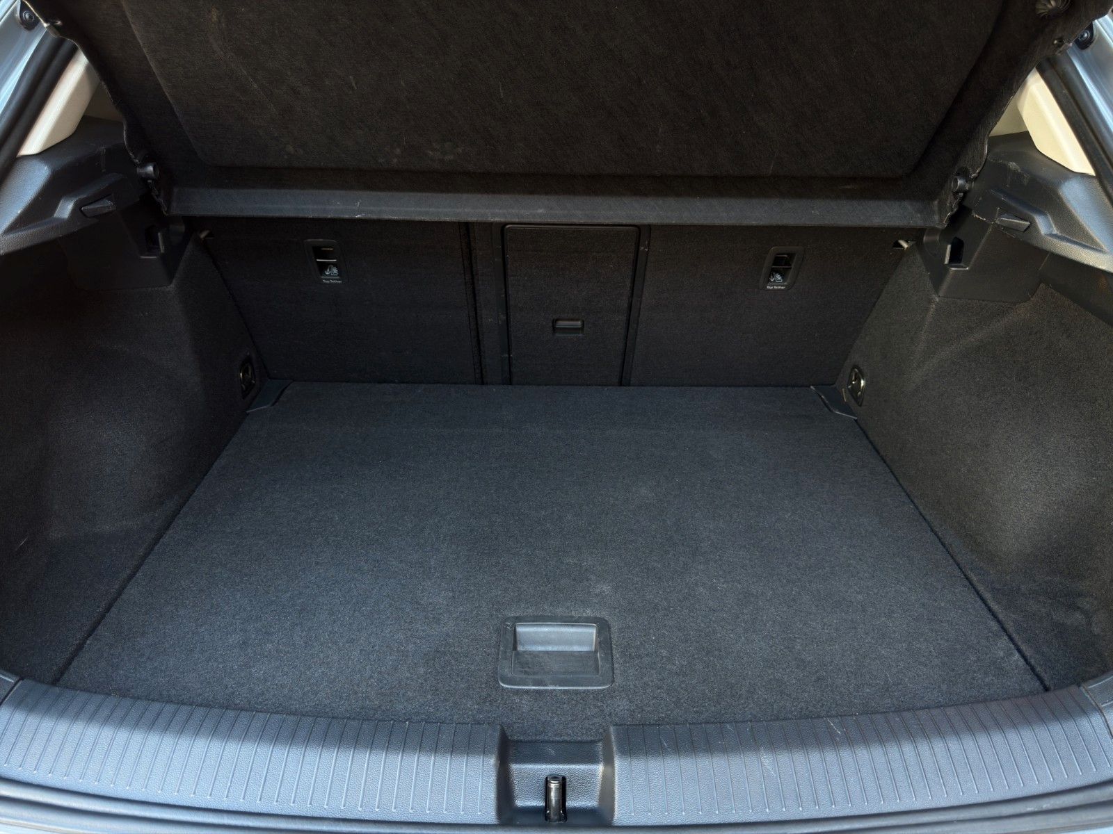 Fahrzeugabbildung Volkswagen T-Roc Life 1.0 TSI *2.Hand*CarPlay*