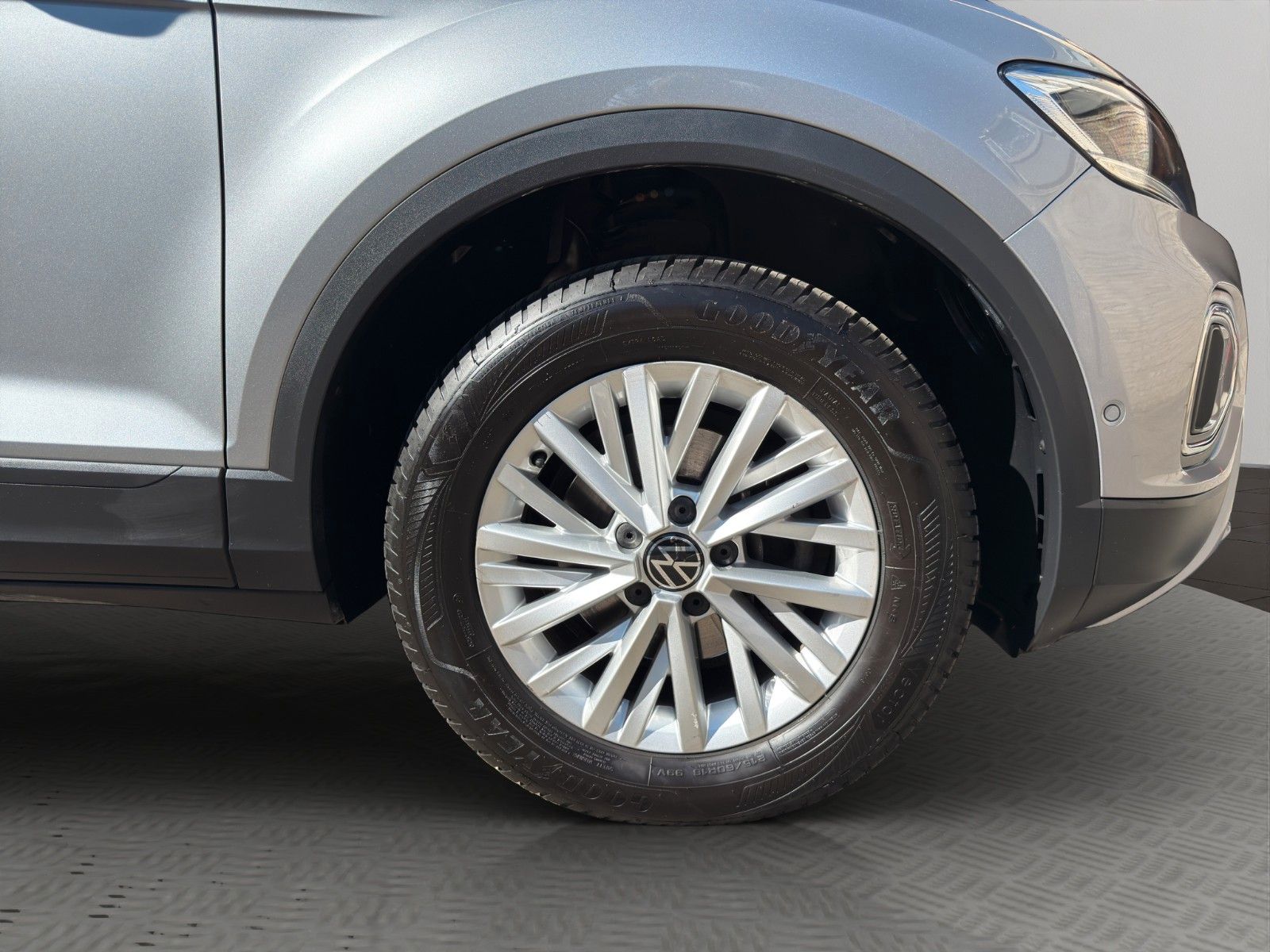 Fahrzeugabbildung Volkswagen T-Roc Life 1.0 TSI *2.Hand*CarPlay*