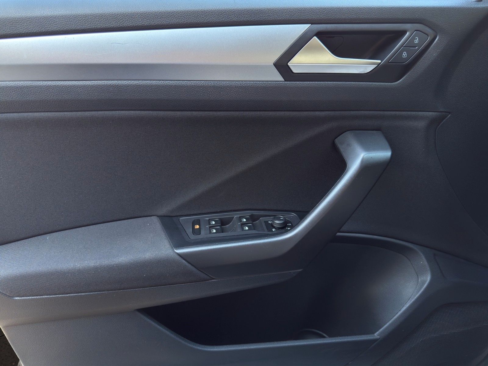 Fahrzeugabbildung Volkswagen T-Roc Life 1.0 TSI *2.Hand*CarPlay*