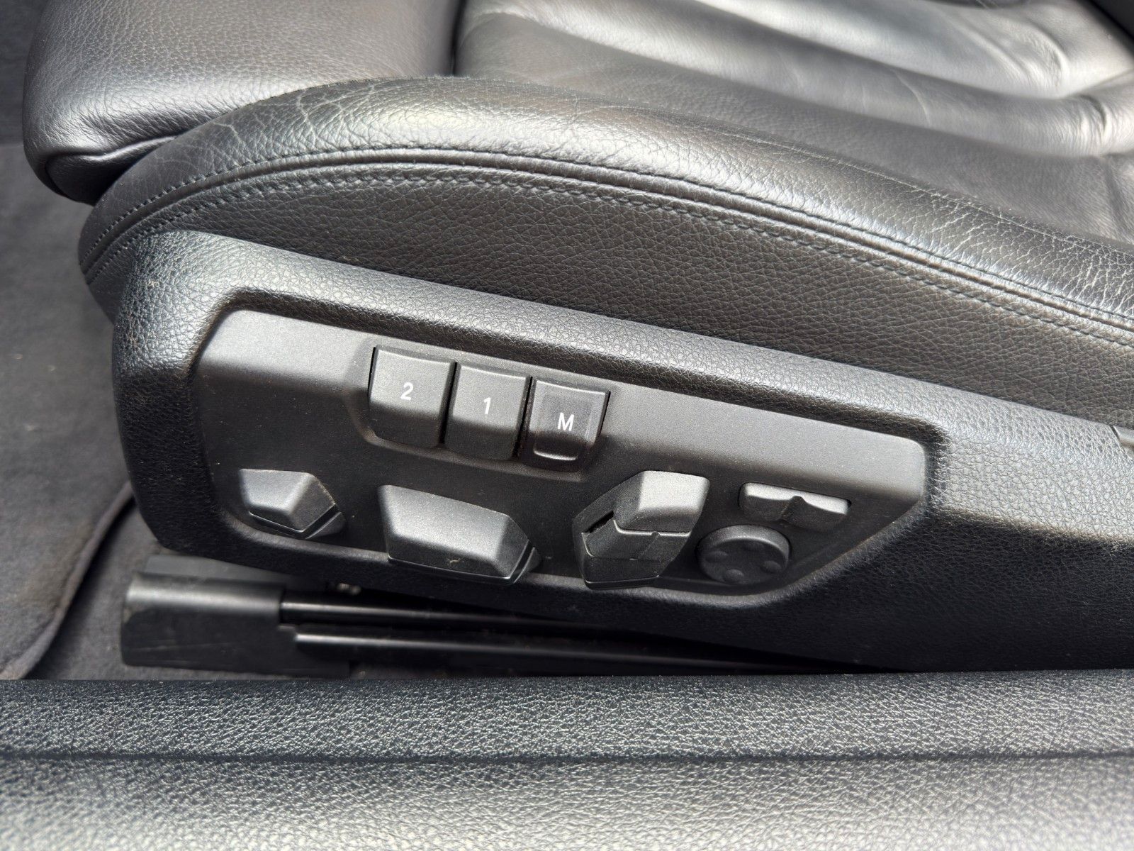 Fahrzeugabbildung BMW 650i Cabriolet *2.Hand*