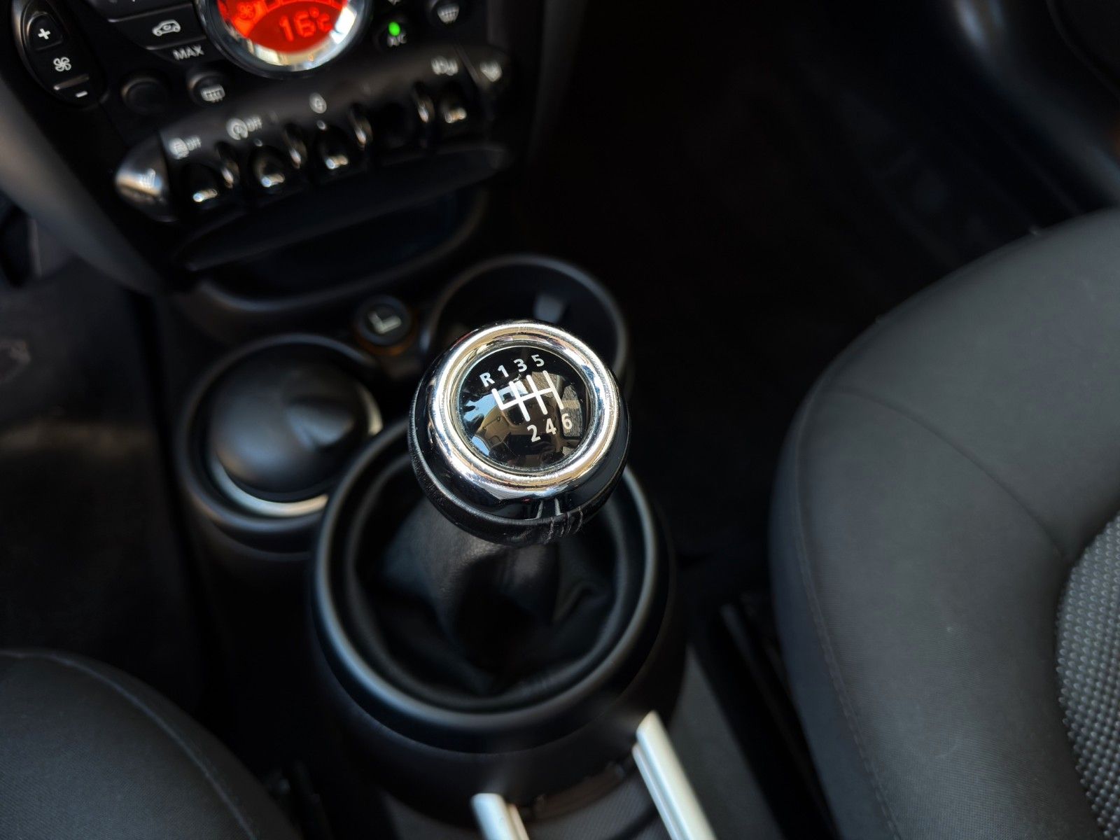 Fahrzeugabbildung MINI Cooper Countryman *2.Hand*Pepper*Sitz-Hzg*Klima*