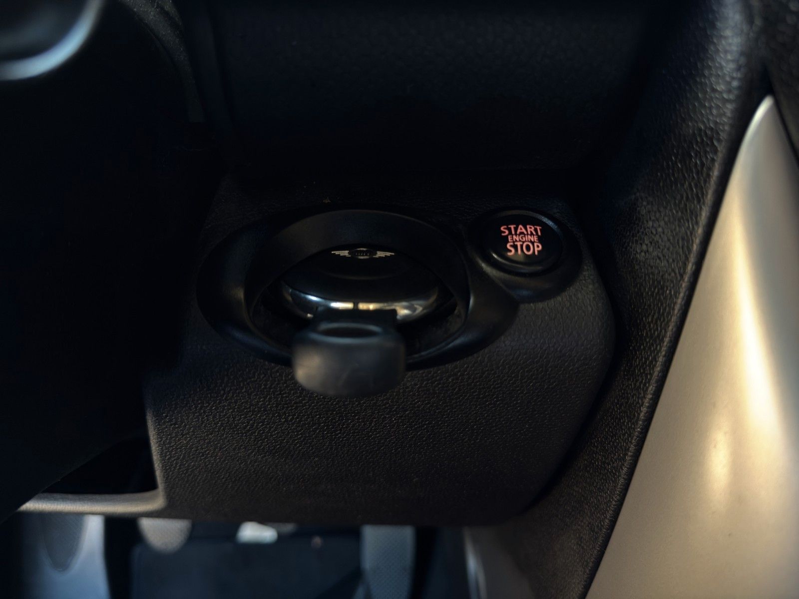 Fahrzeugabbildung MINI Cooper Countryman *2.Hand*Pepper*Sitz-Hzg*Klima*