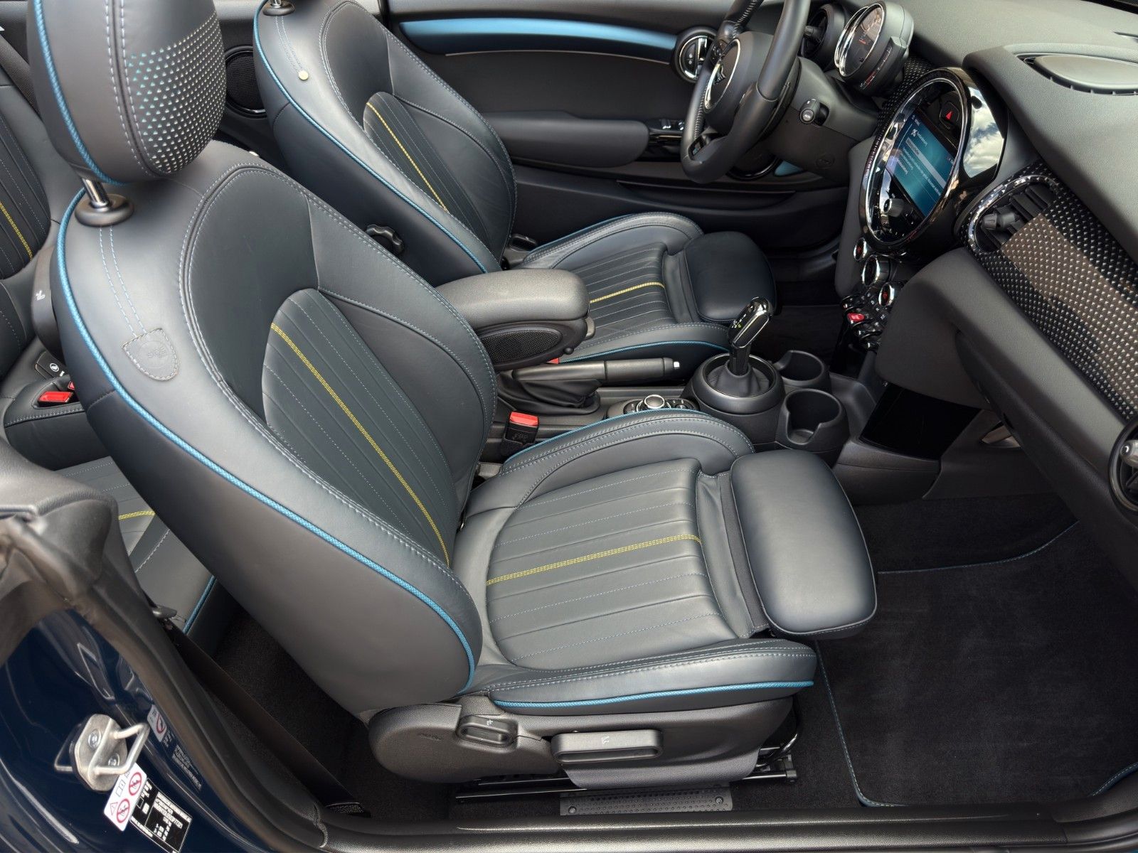 Fahrzeugabbildung MINI Cooper S Cabrio Sidewalk Edition *CarPlay*Leder*