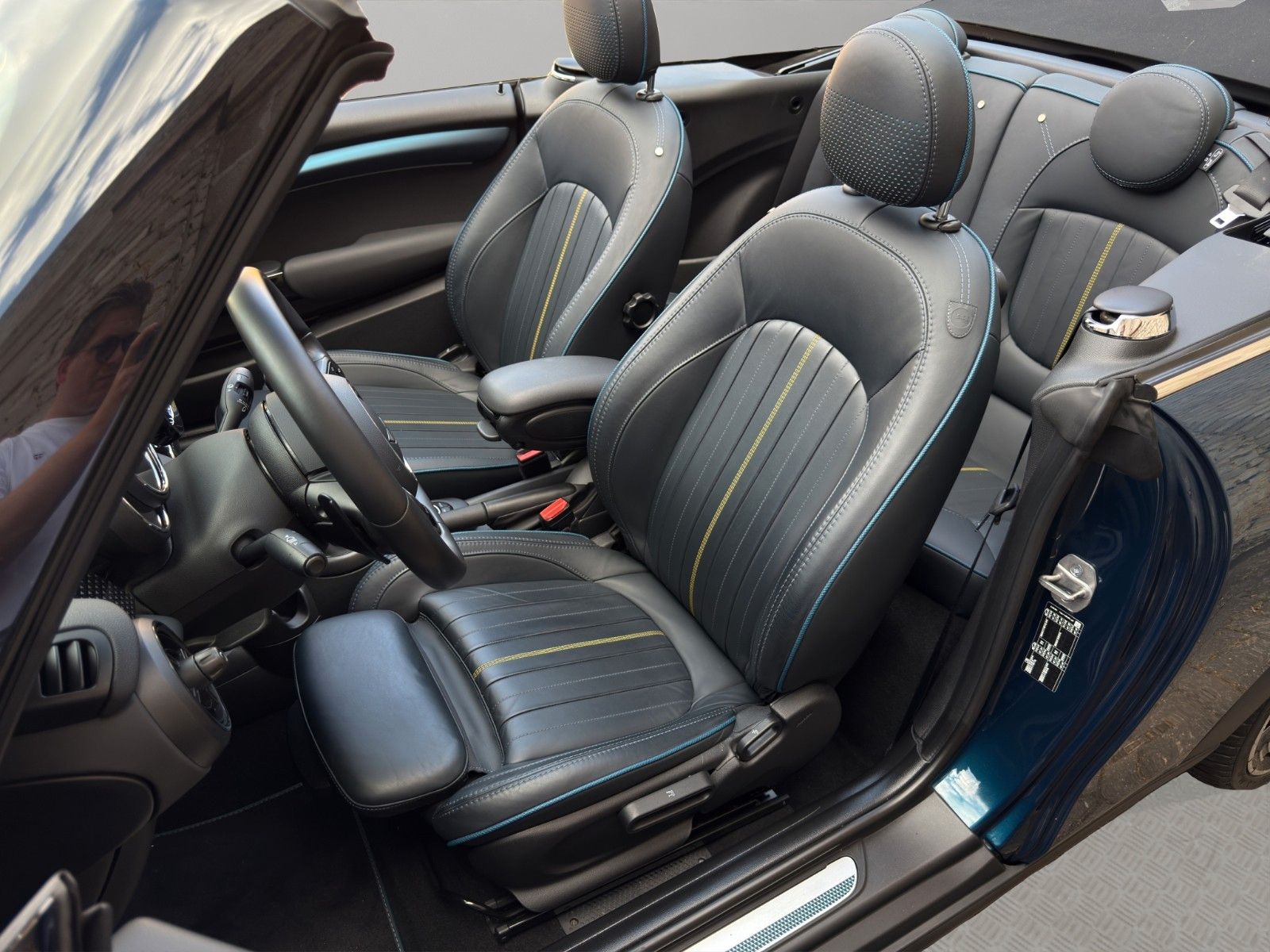 Fahrzeugabbildung MINI Cooper S Cabrio Sidewalk Edition *CarPlay*Leder*
