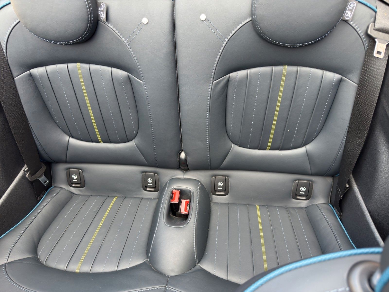 Fahrzeugabbildung MINI Cooper S Cabrio Sidewalk Edition *CarPlay*Leder*