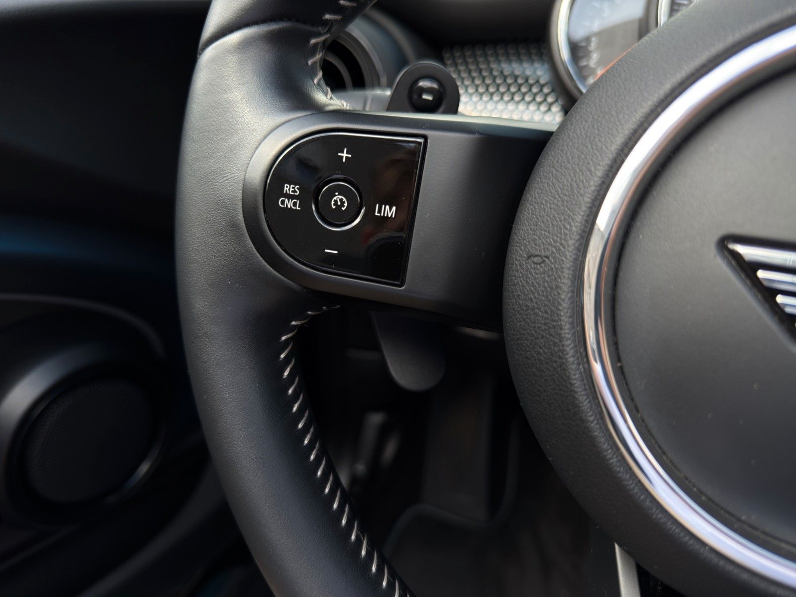 Fahrzeugabbildung MINI Cooper S Cabrio Sidewalk Edition *CarPlay*Leder*