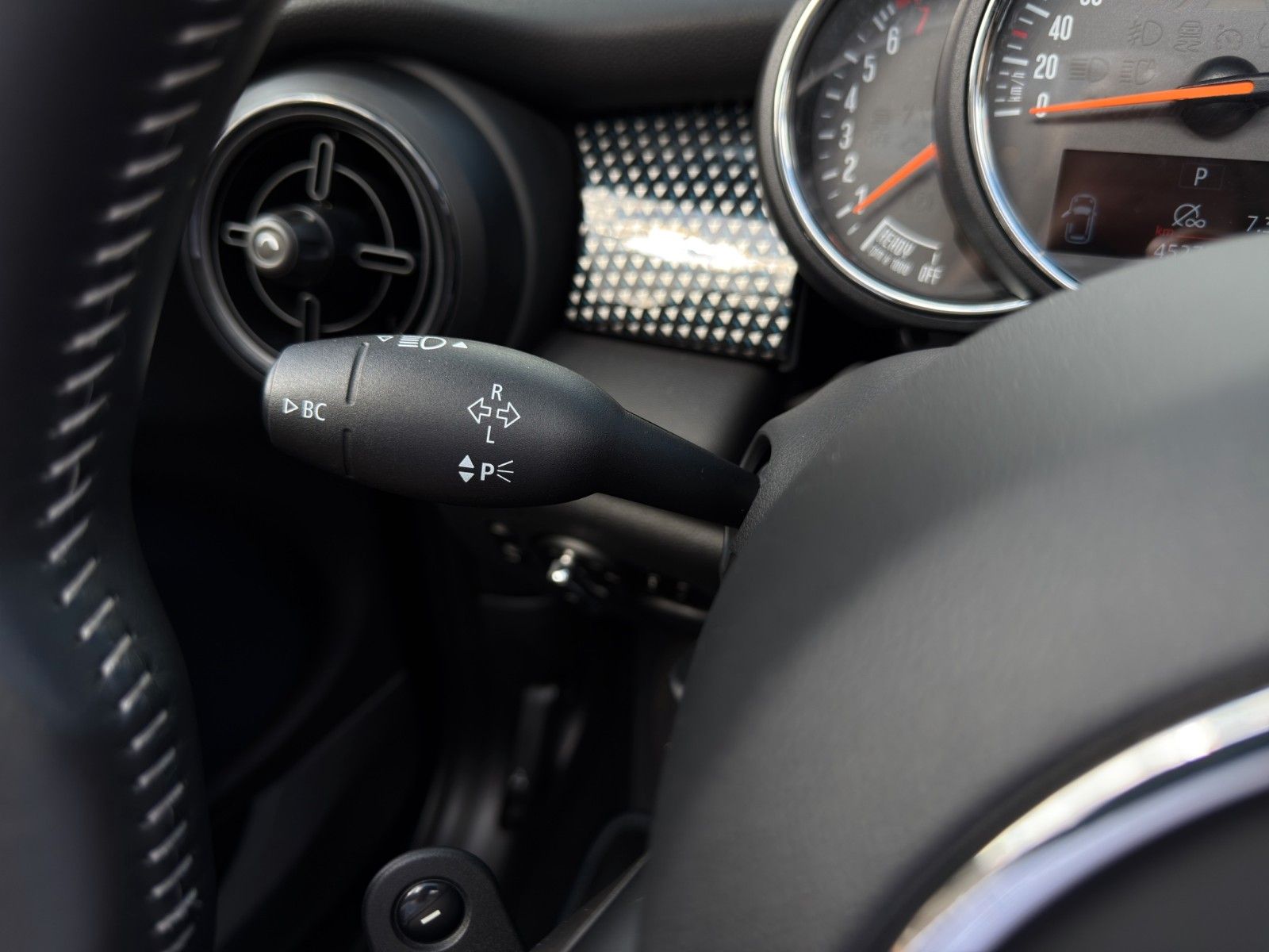 Fahrzeugabbildung MINI Cooper S Cabrio Sidewalk Edition *CarPlay*Leder*