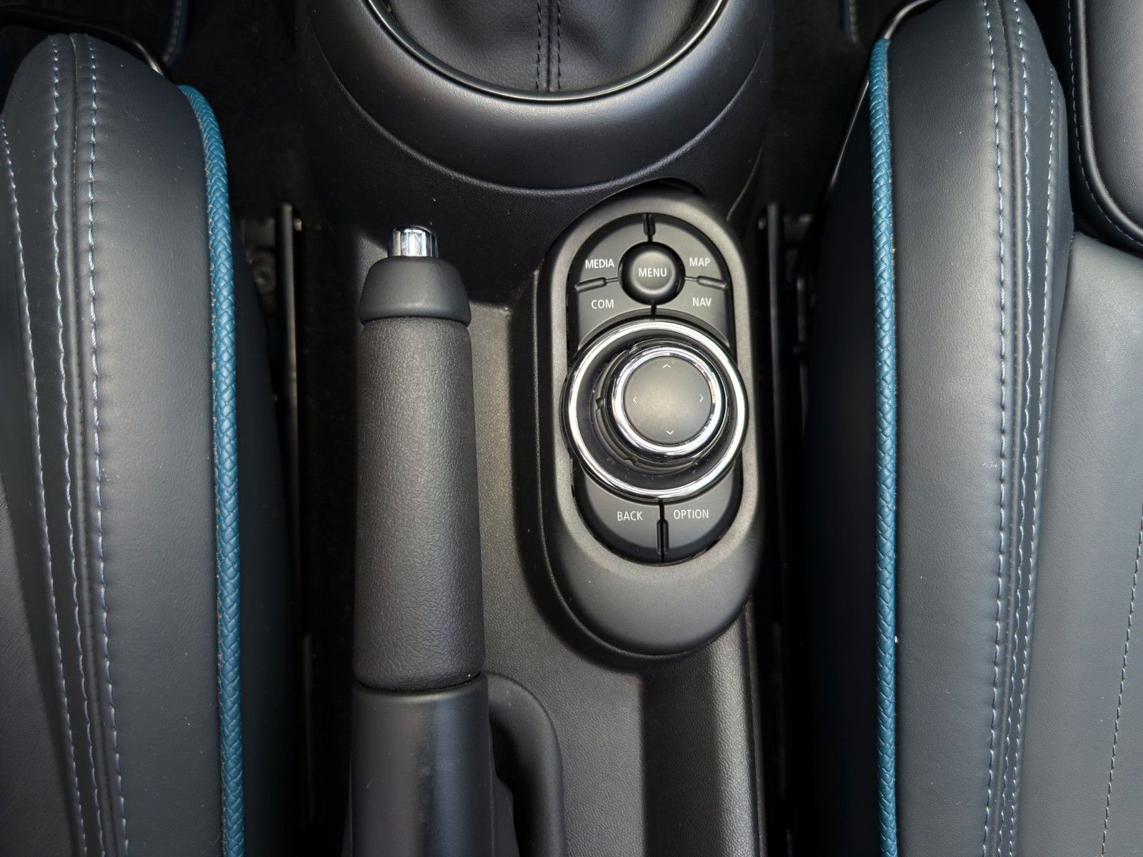 Fahrzeugabbildung MINI Cooper S Cabrio Sidewalk Edition *CarPlay*Leder*