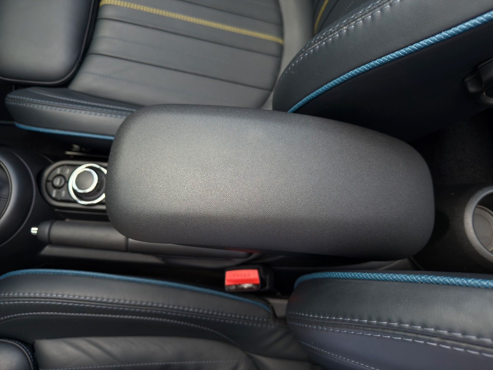 Fahrzeugabbildung MINI Cooper S Cabrio Sidewalk Edition *CarPlay*Leder*