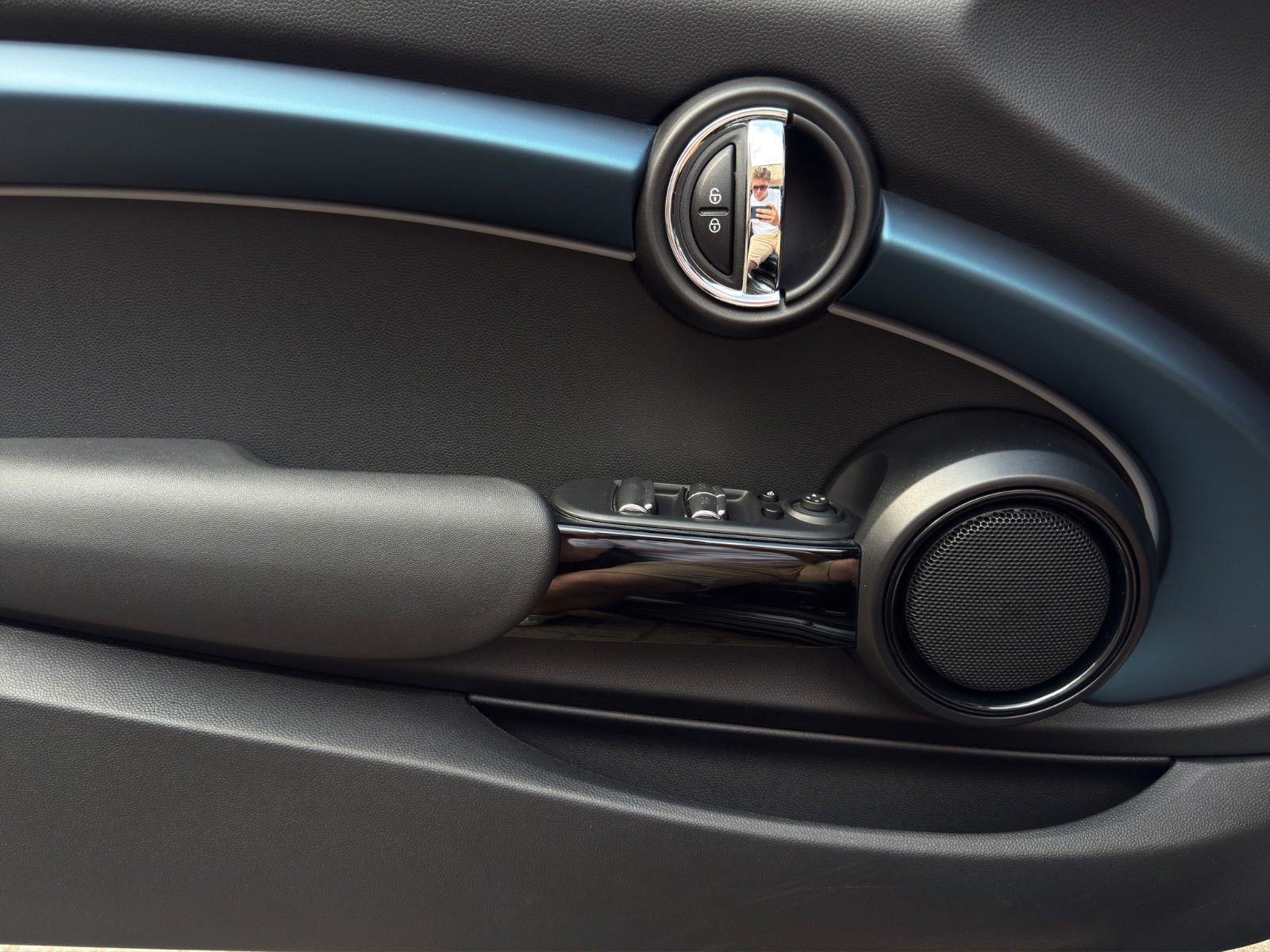 Fahrzeugabbildung MINI Cooper S Cabrio Sidewalk Edition *CarPlay*Leder*