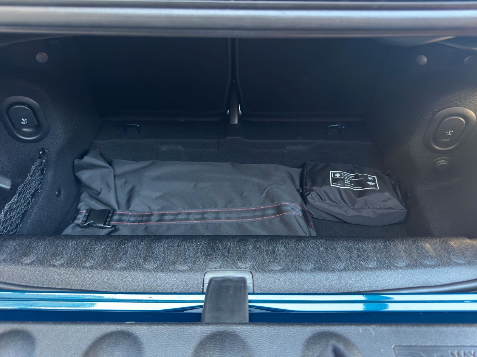 Fahrzeugabbildung MINI Cooper S Cabrio Sidewalk Edition *CarPlay*Leder*