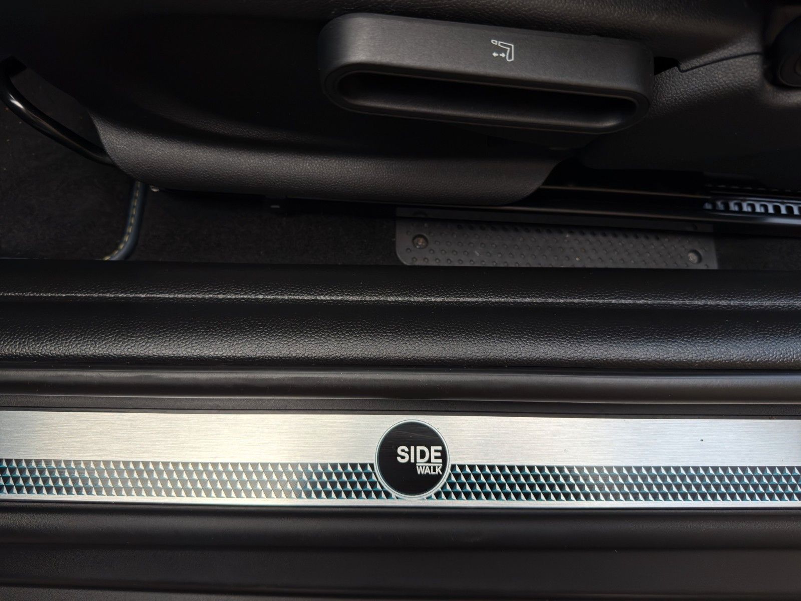 Fahrzeugabbildung MINI Cooper S Cabrio Sidewalk Edition *CarPlay*Leder*