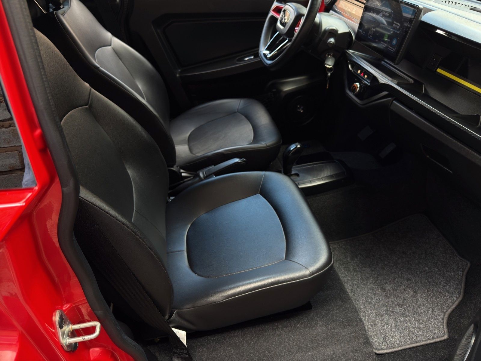 Fahrzeugabbildung Ligier MyLi D R.EBEL E5 *Servo* *CarPlay*