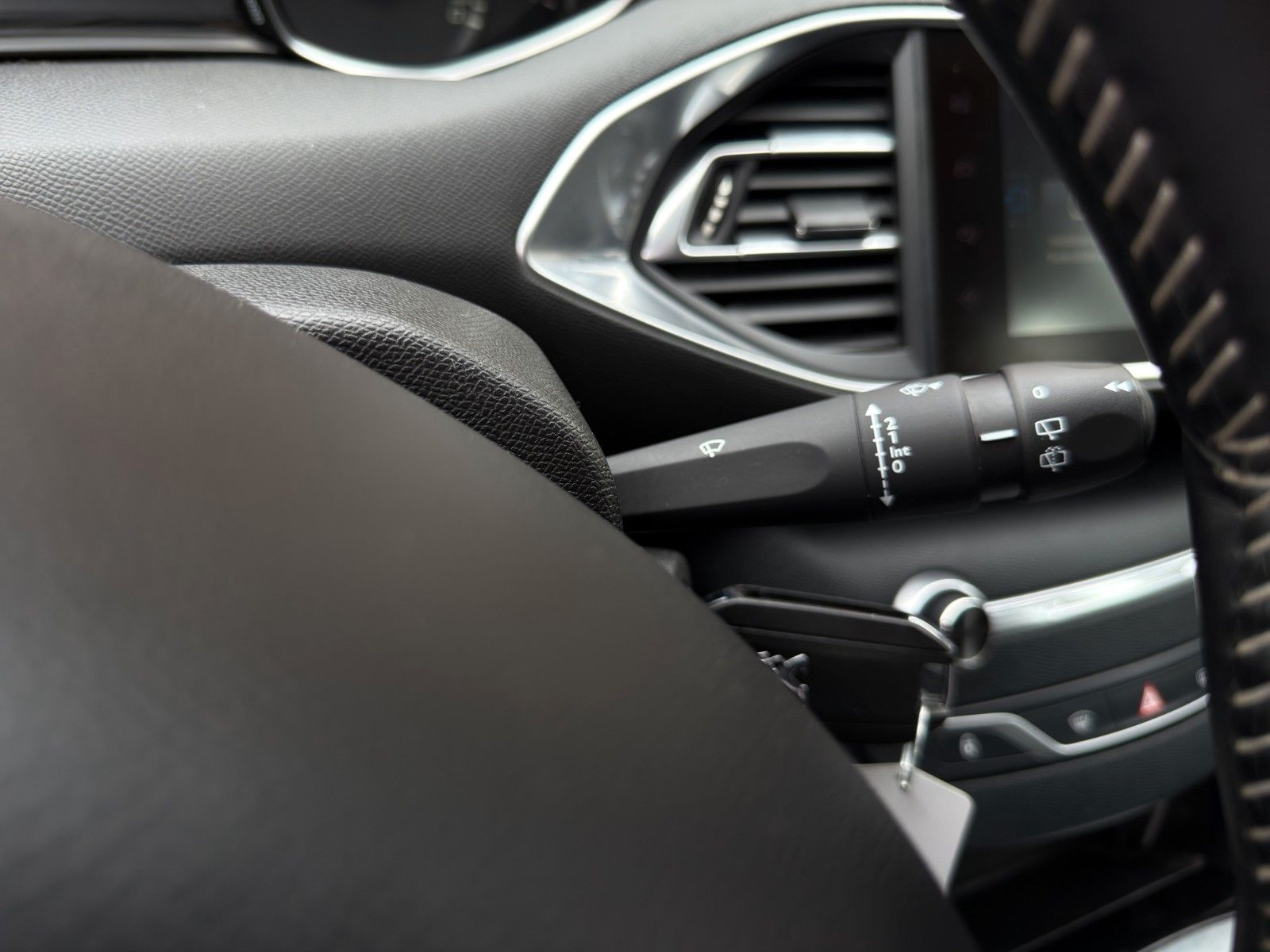 Fahrzeugabbildung Peugeot 308 Active BlueHDi 120 *1. Hand*Rückfahrkamera