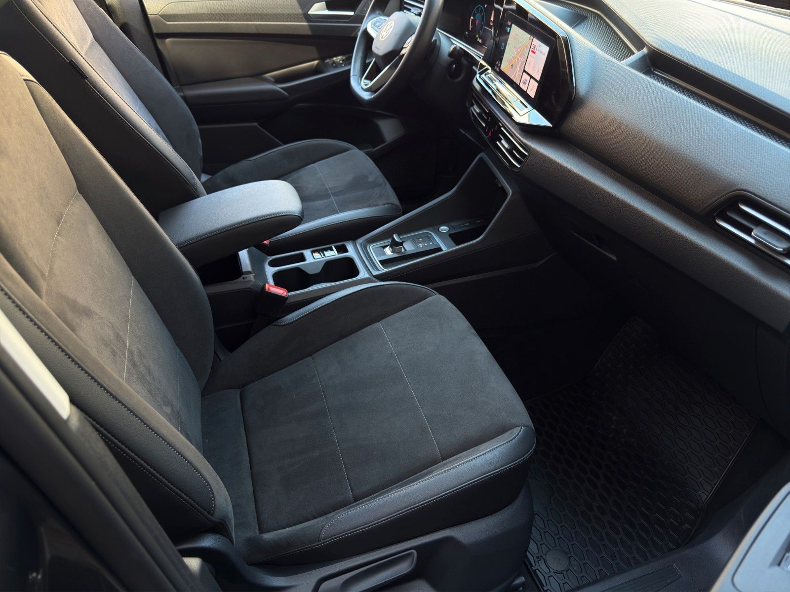 Fahrzeugabbildung Volkswagen Caddy Maxi Style *1.Hand*Pano-Dach*AHK*