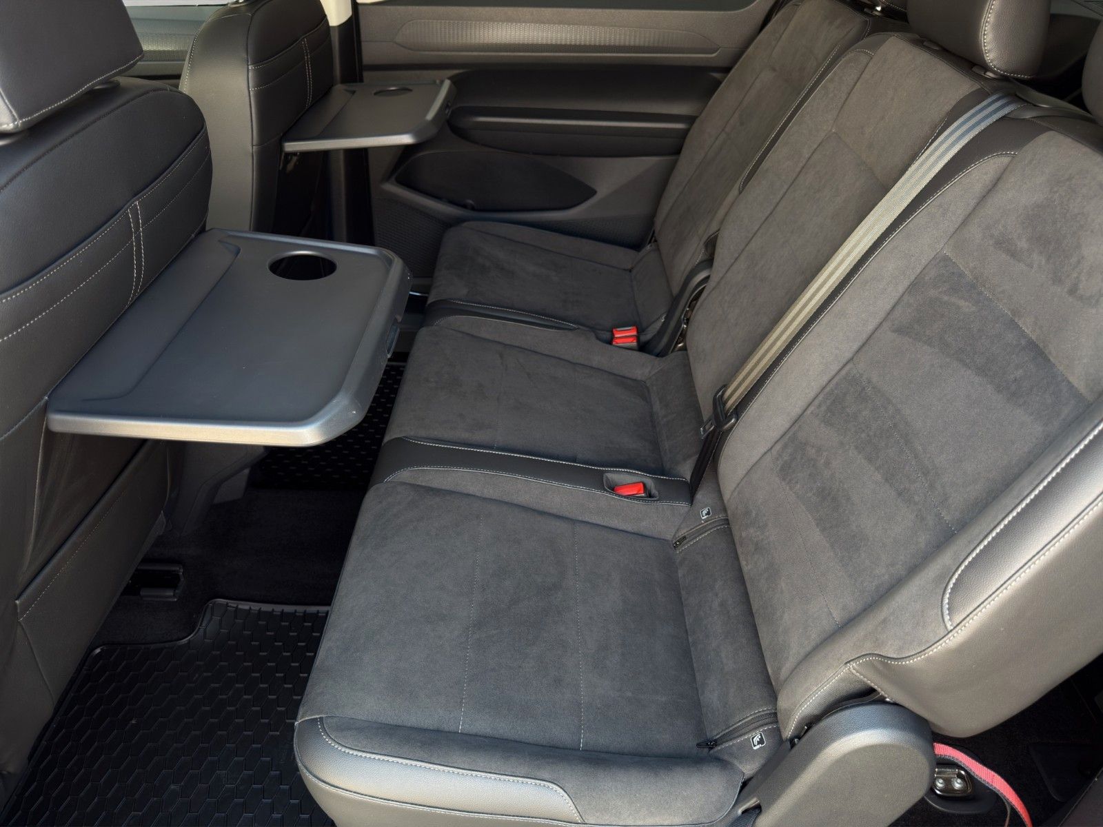 Fahrzeugabbildung Volkswagen Caddy Maxi Style *1.Hand*Pano-Dach*AHK*