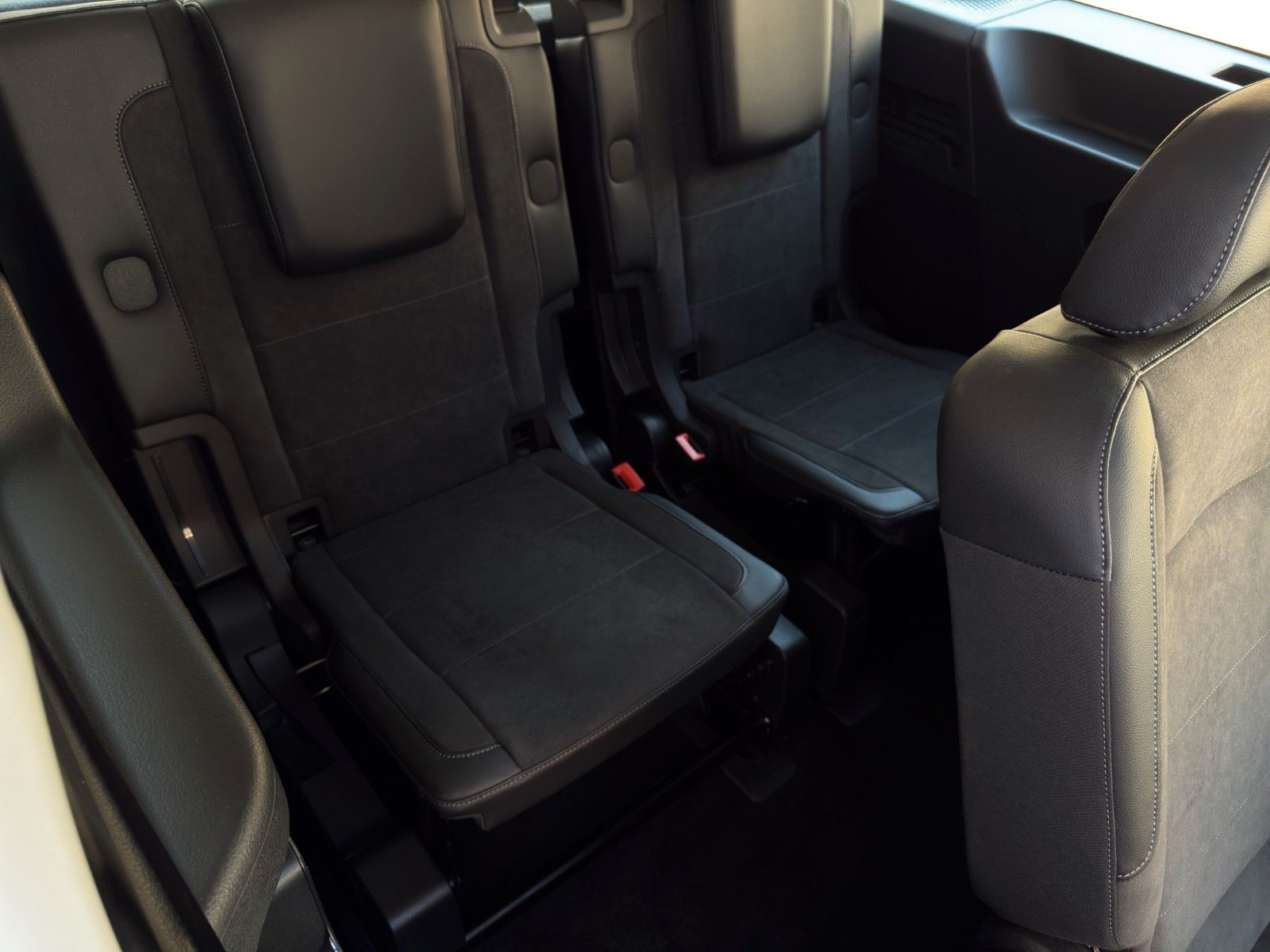 Fahrzeugabbildung Volkswagen Caddy Maxi Style *1.Hand*Pano-Dach*AHK*