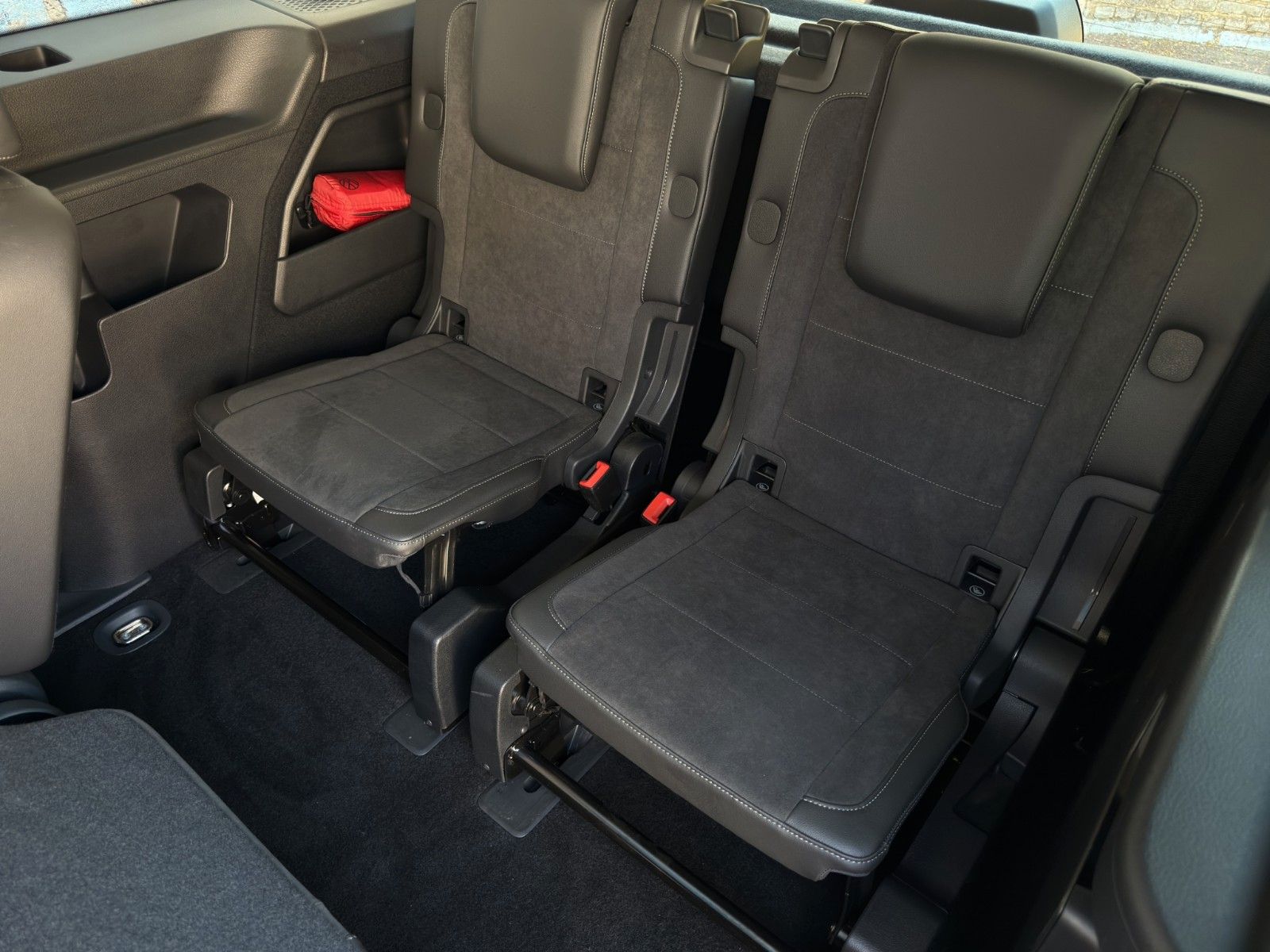 Fahrzeugabbildung Volkswagen Caddy Maxi Style *1.Hand*Pano-Dach*AHK*