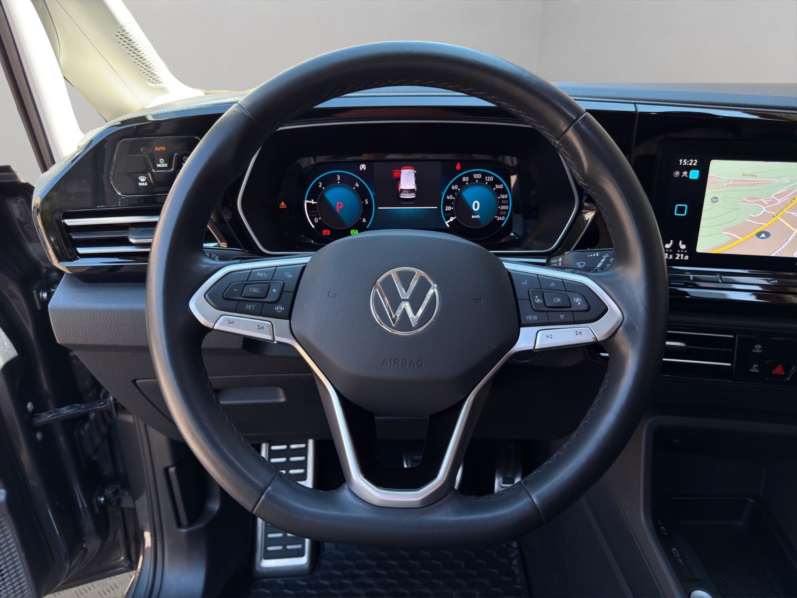 Fahrzeugabbildung Volkswagen Caddy Maxi Style *1.Hand*Pano-Dach*AHK*